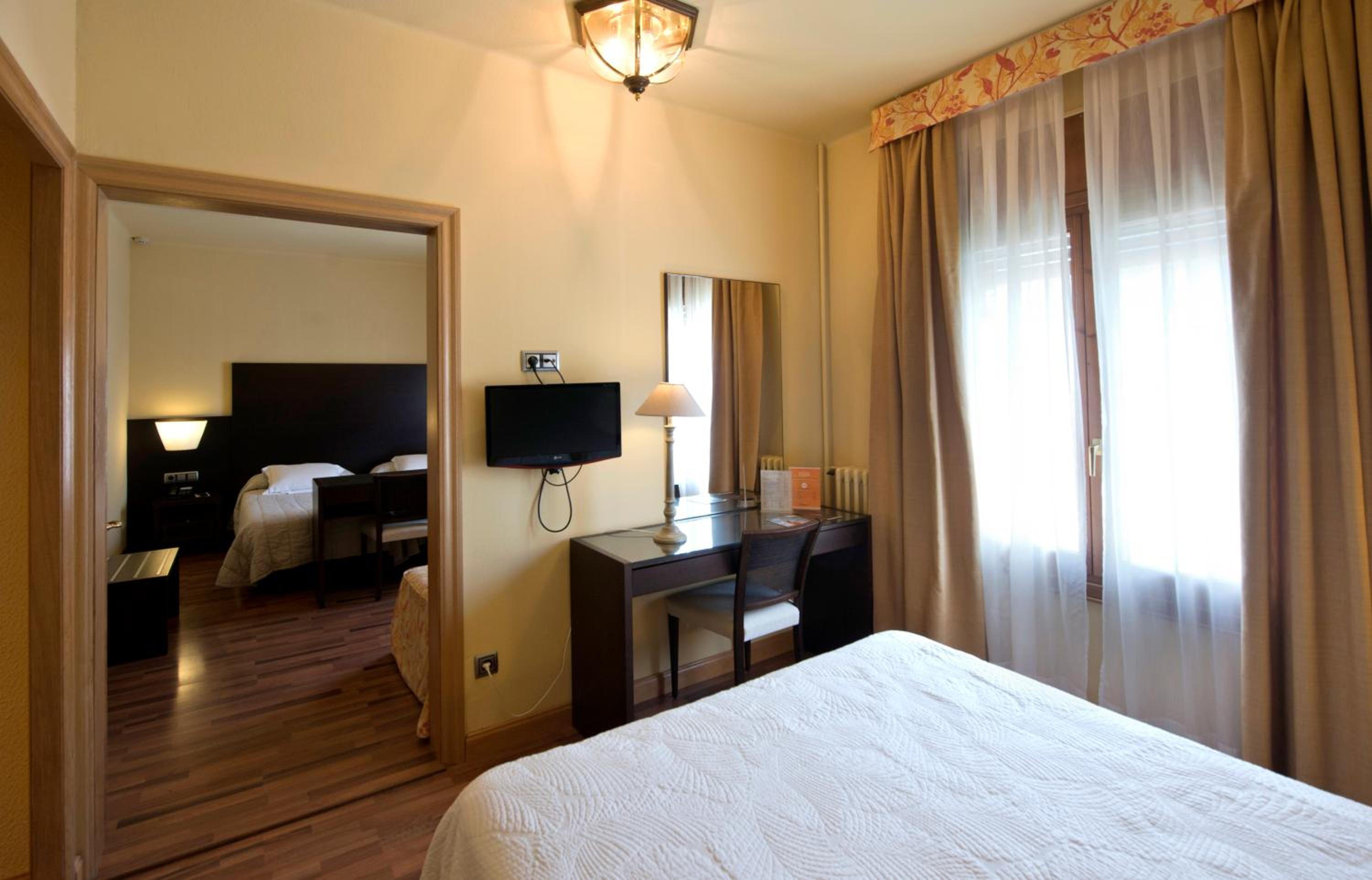 Habitación Cuádruple (2 Adultos + 2 Niños)