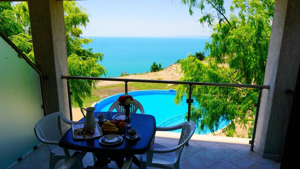 Apartment with Pool View  photo 3