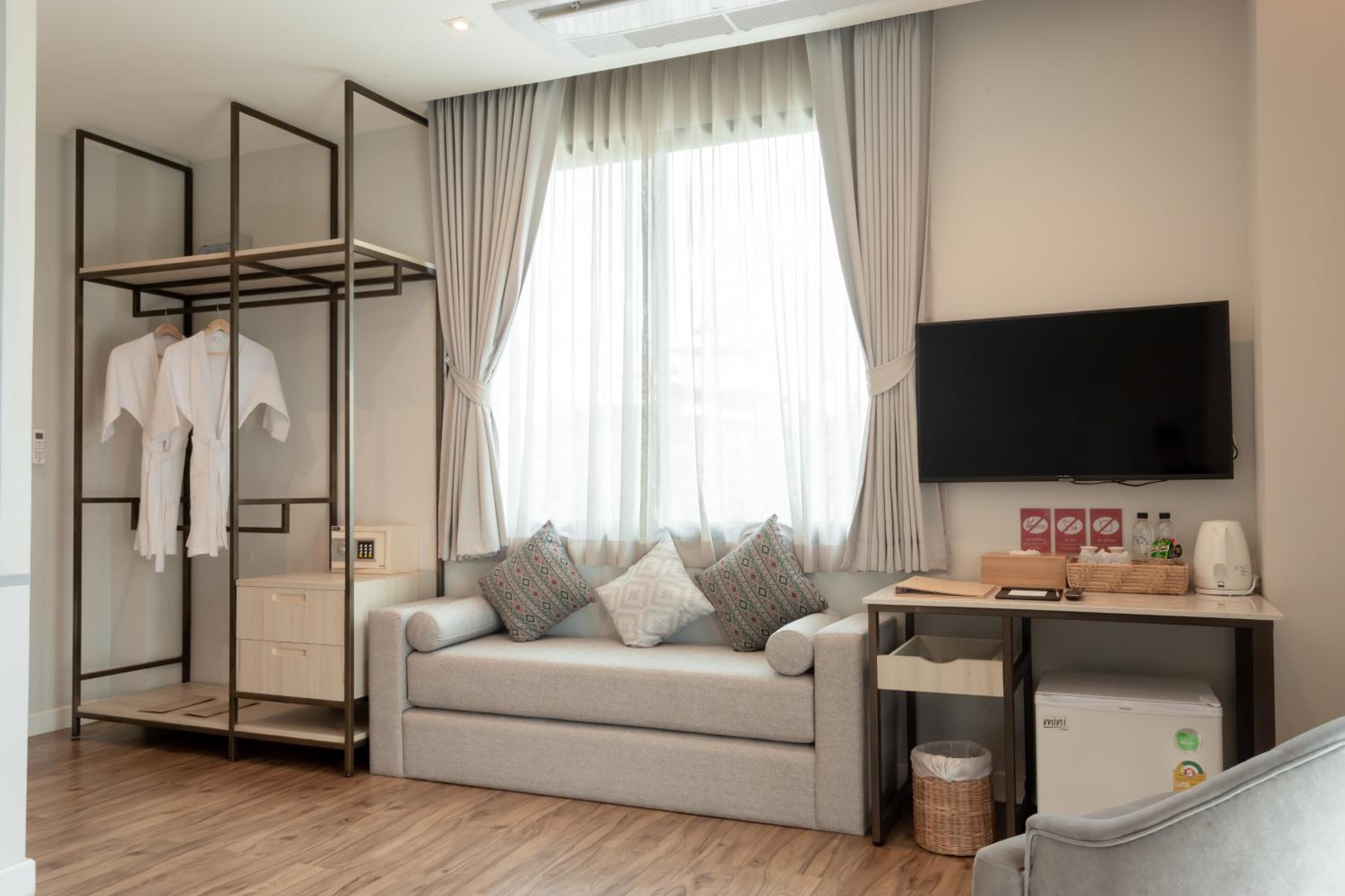 Deluxe Room - Photo 11