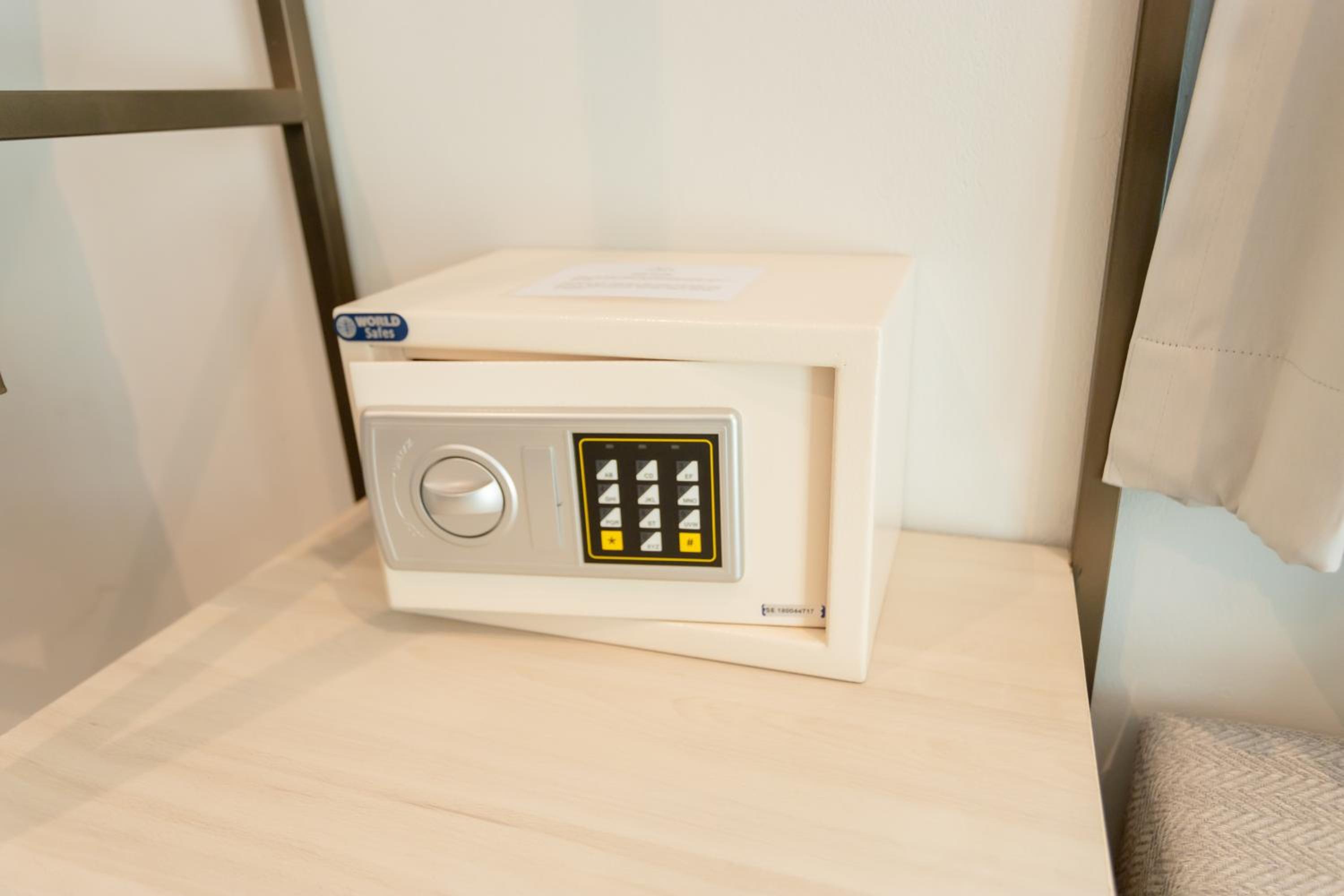 Deluxe Room - Photo 15