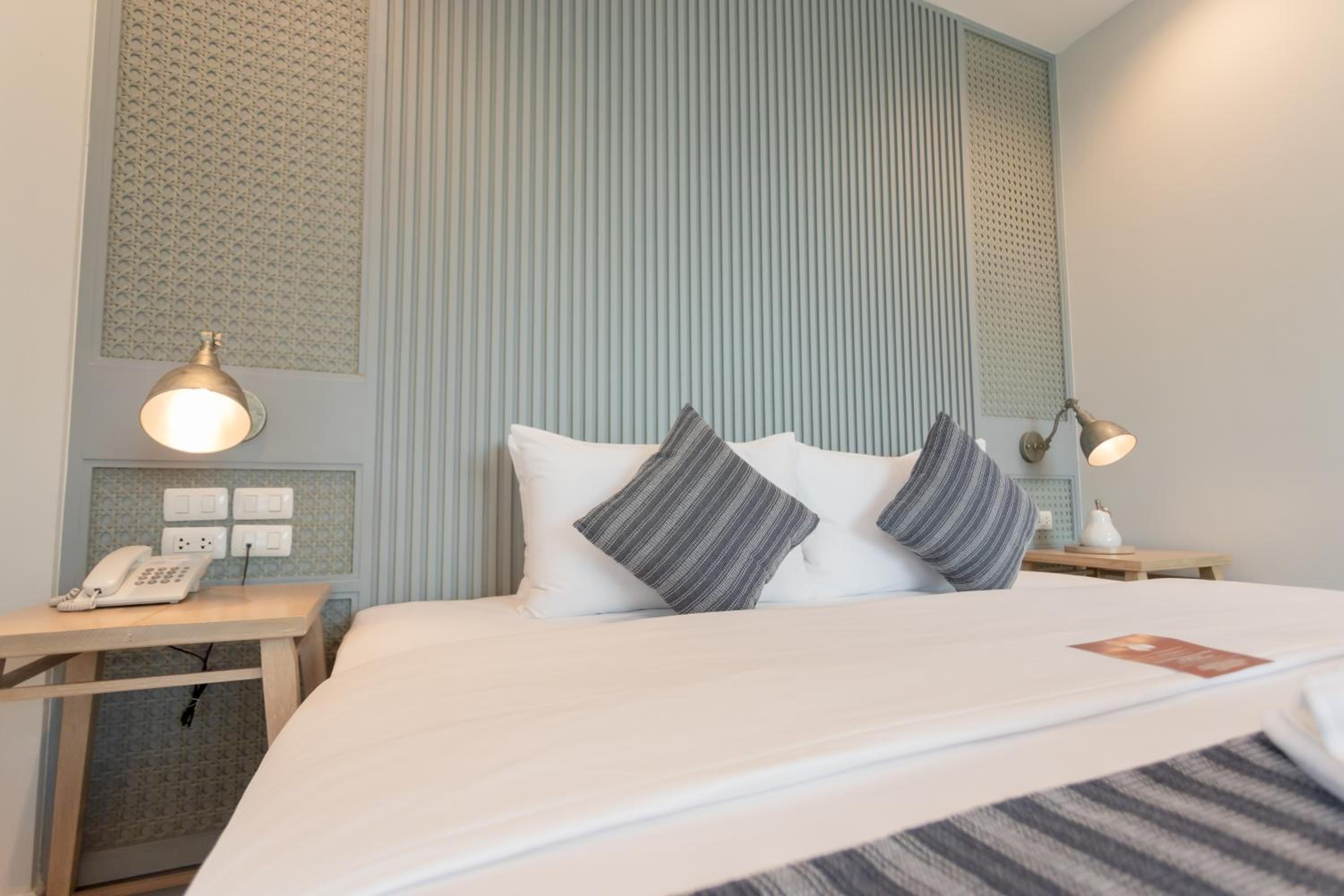 Deluxe Room - Photo 8