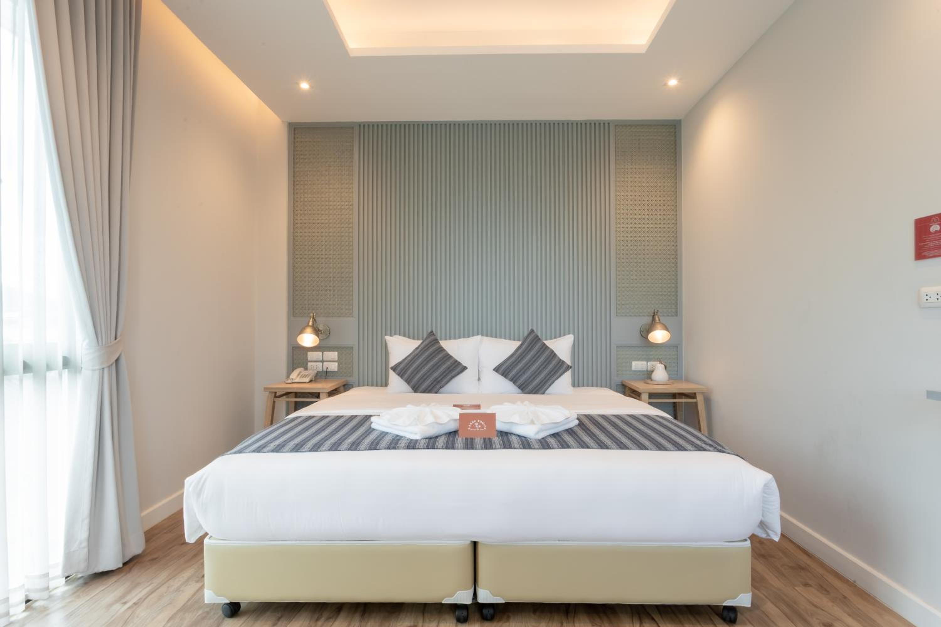 Deluxe Room - Photo 7