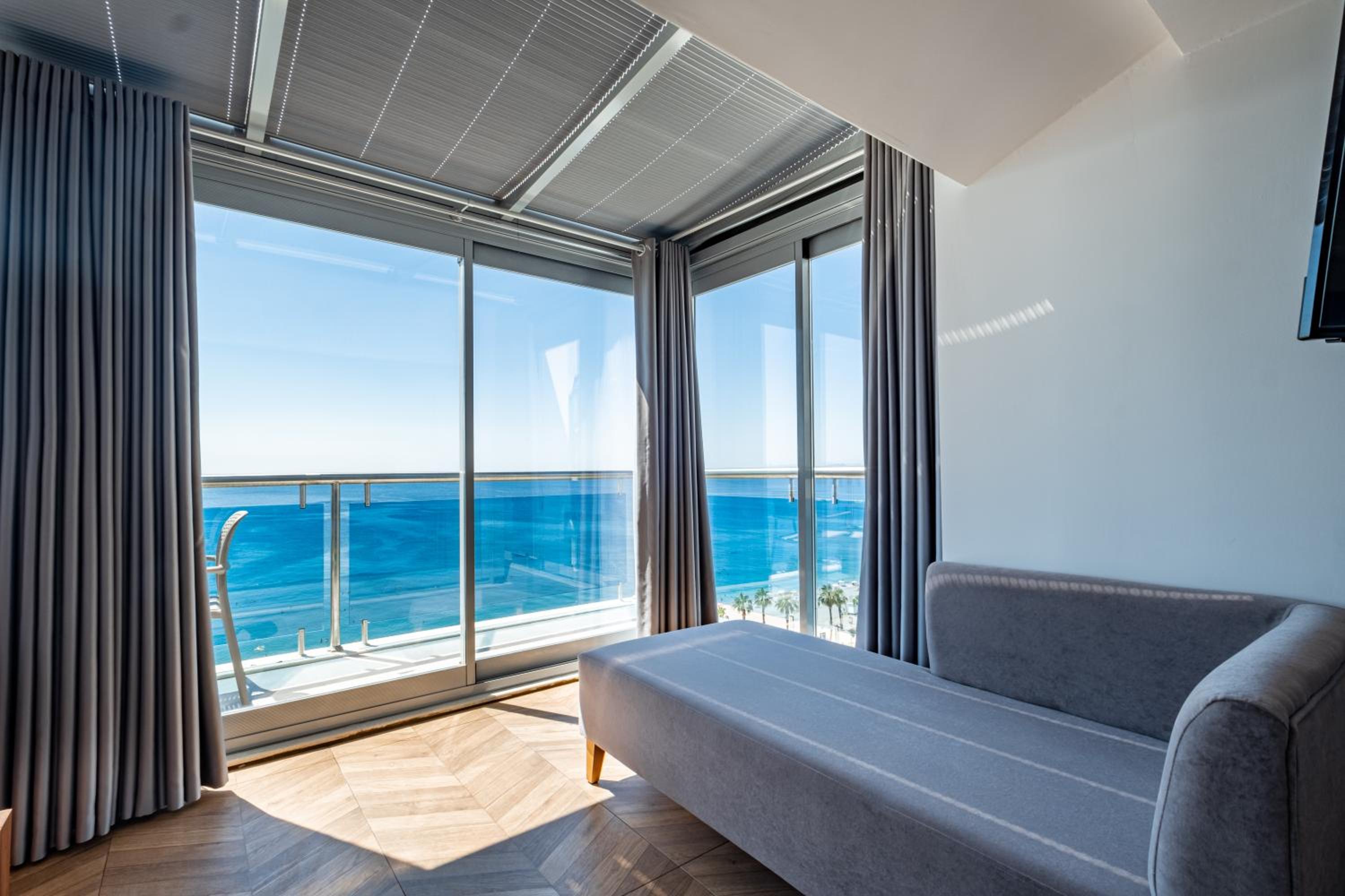 Deluxe Suite with Spa Bath