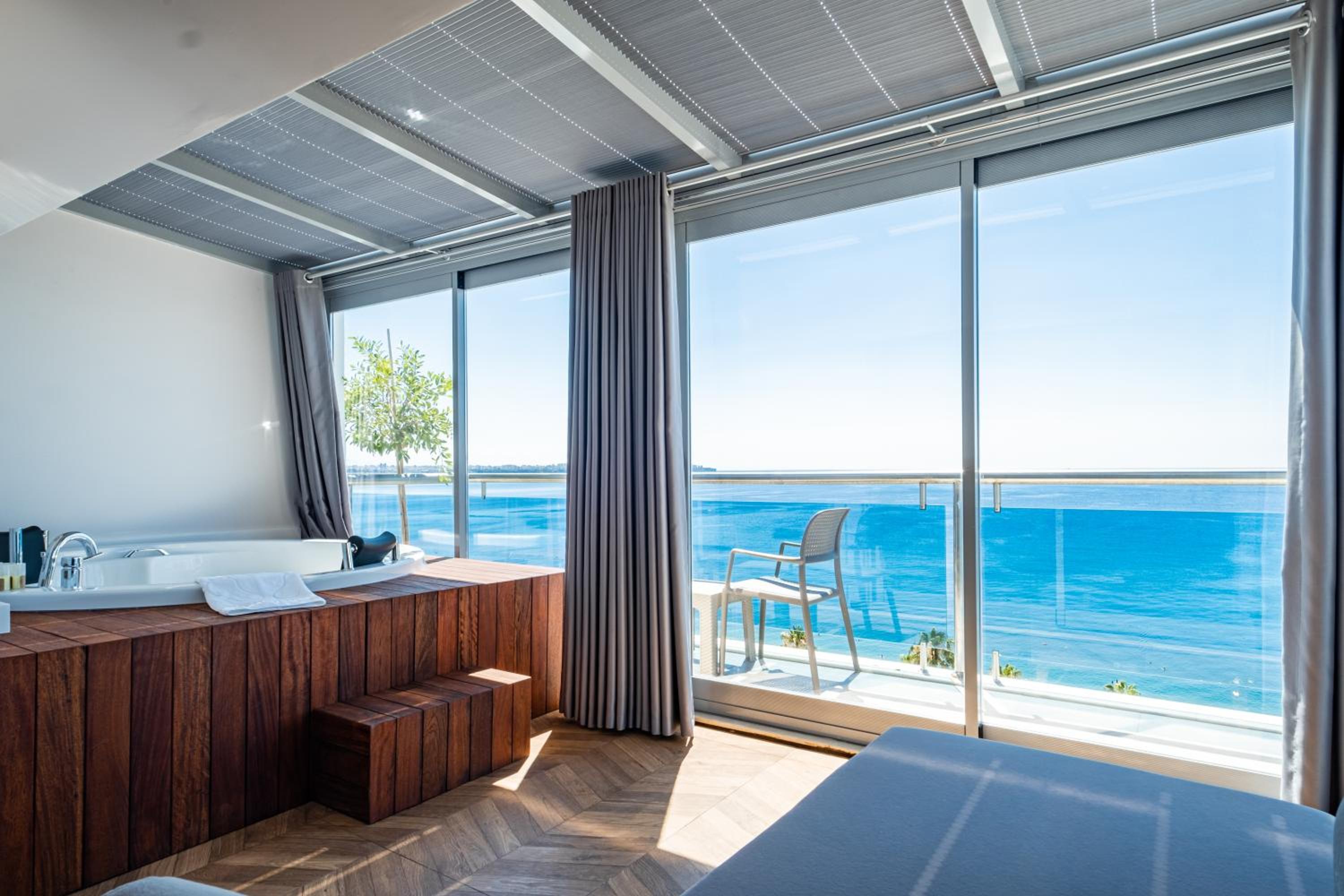 Deluxe Suite with Spa Bath
