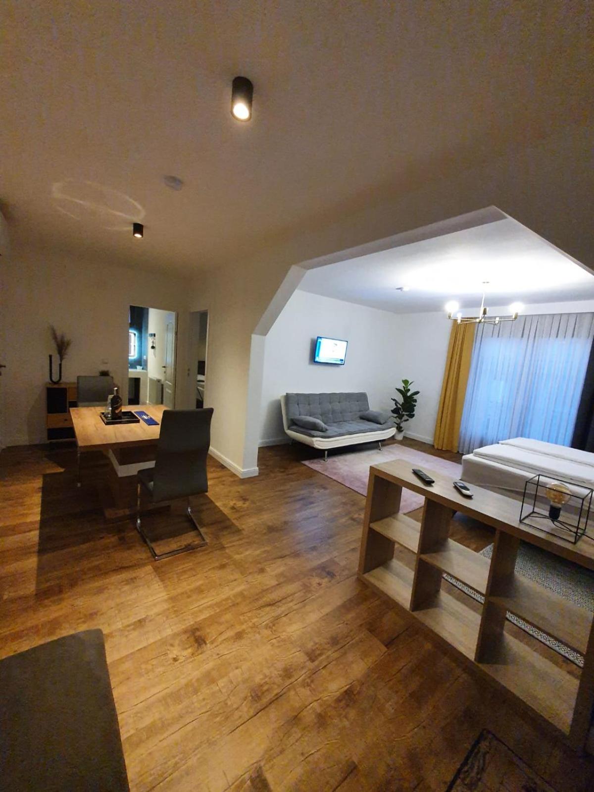 Deluxe Family Suite photo 1