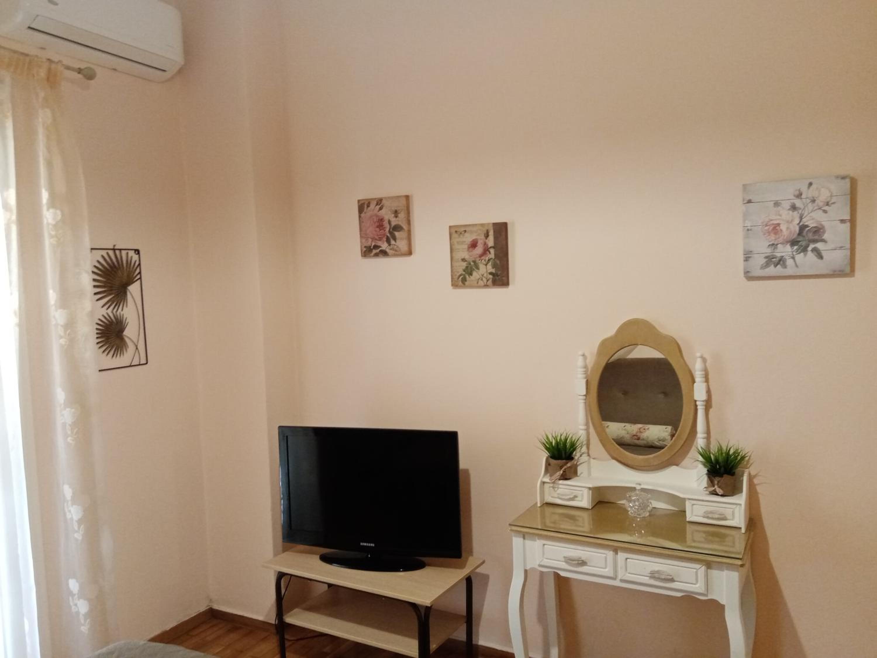One-Bedroom Apartment - Photo 9