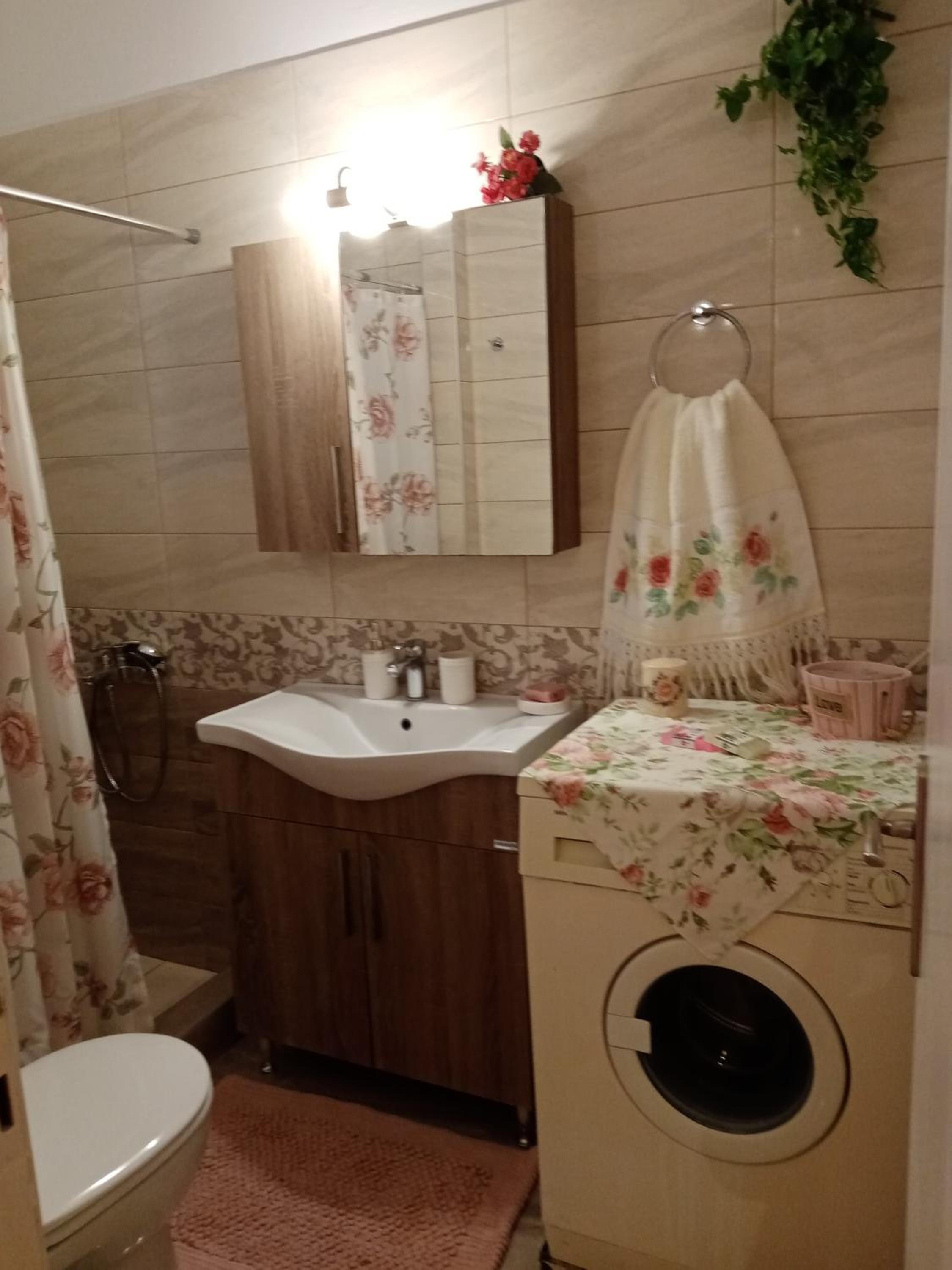 One-Bedroom Apartment - Photo 12