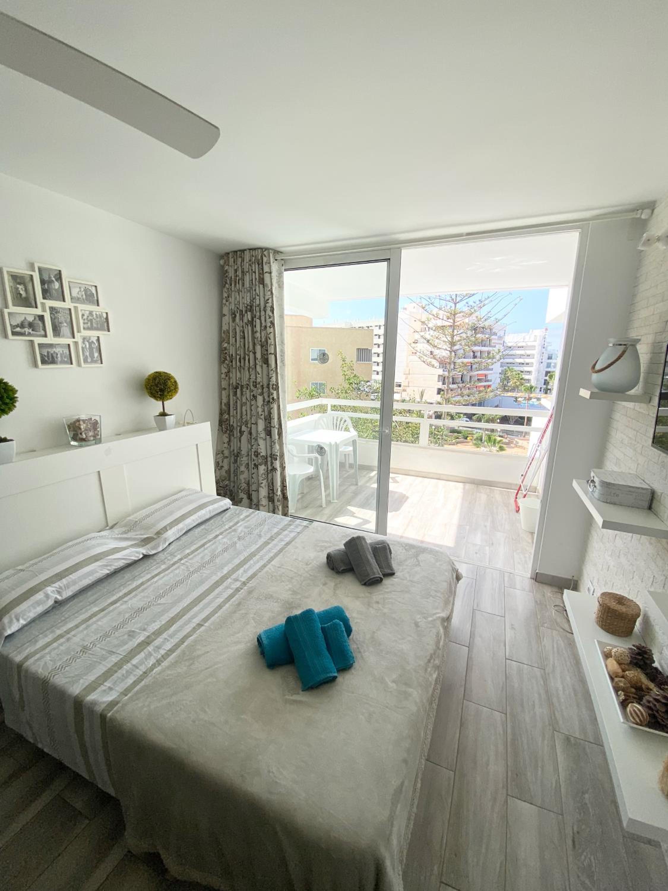 One-Bedroom Apartment - Pool View