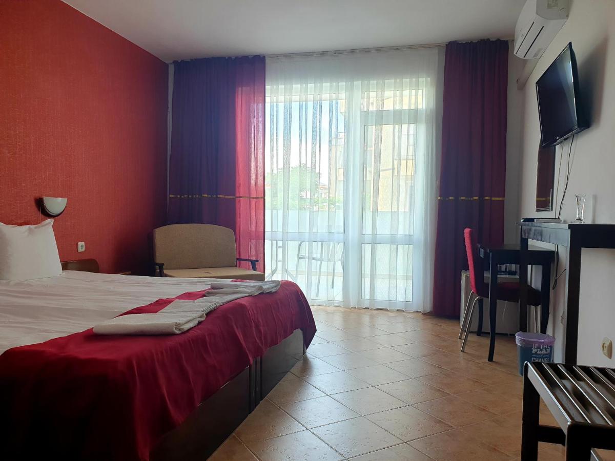 Double Room with Balcony (2 Adults + 1 Child) photo 3