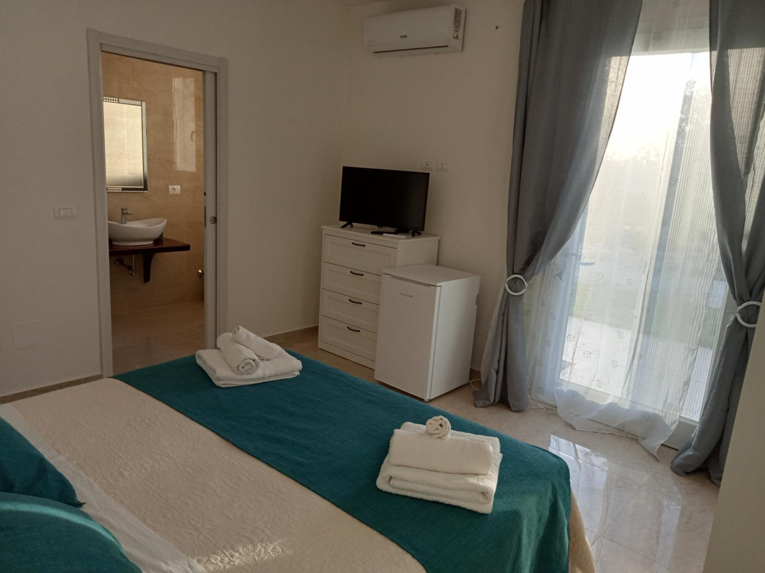Double Room with Private Bathroom photo 3