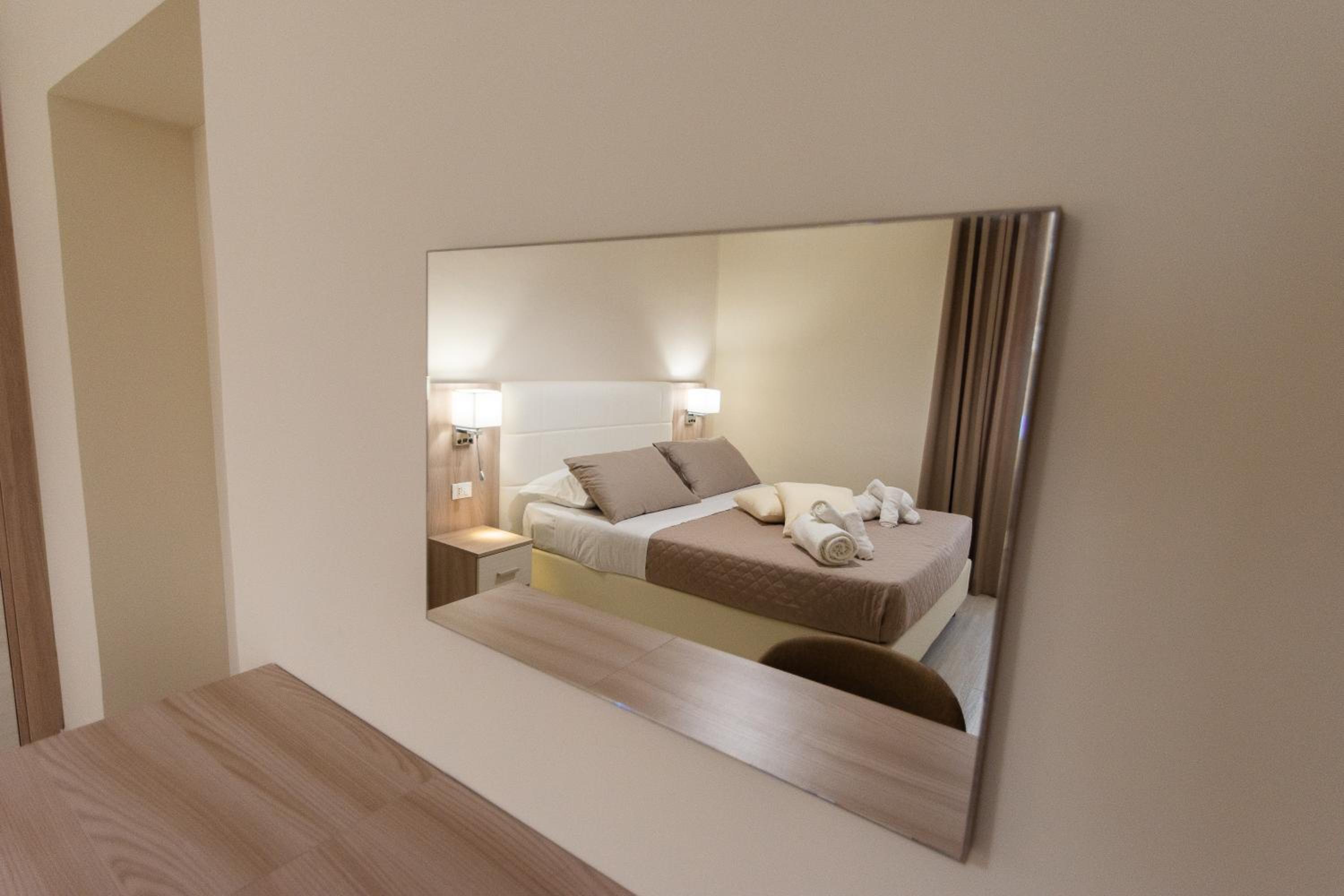 Double or Twin Room with Private Bathroom photo 1