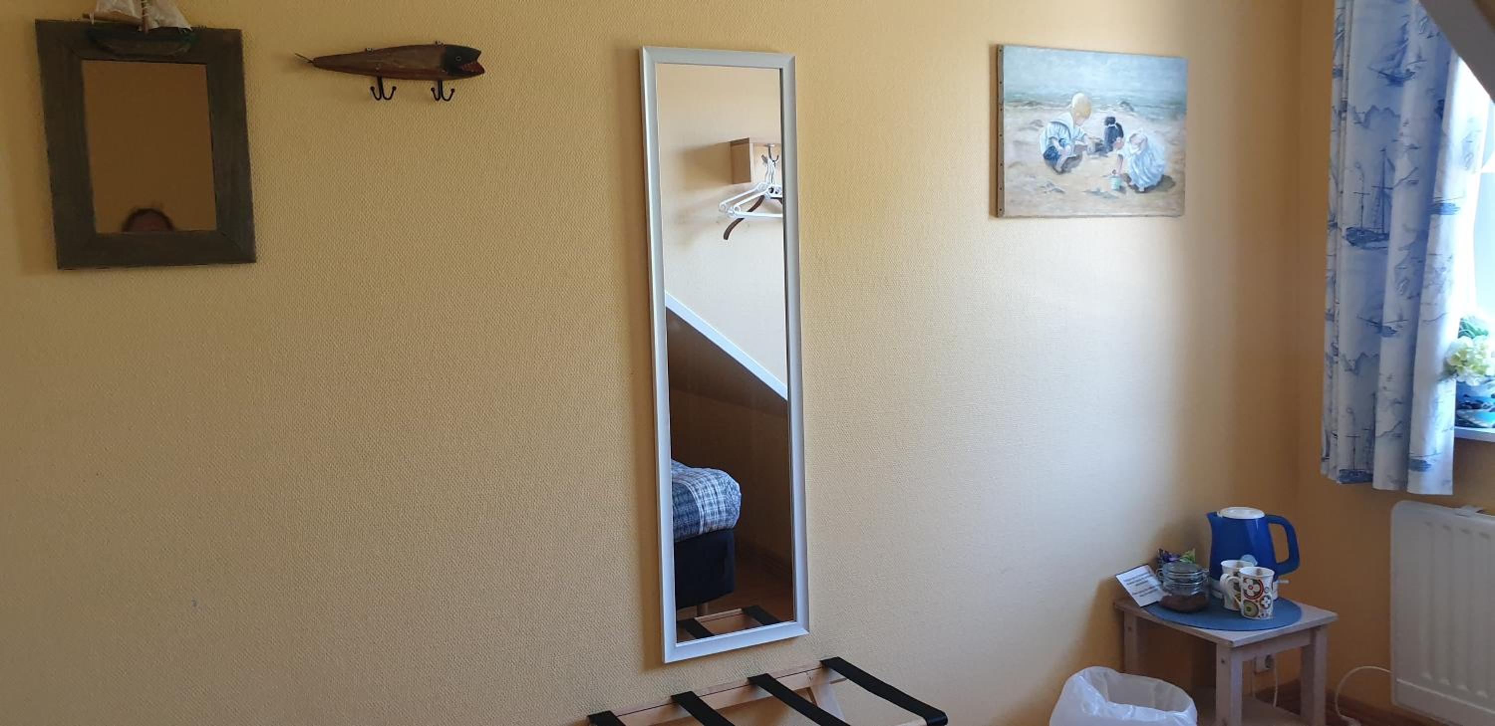 Double or Twin Room with Partial Sea View photo 2