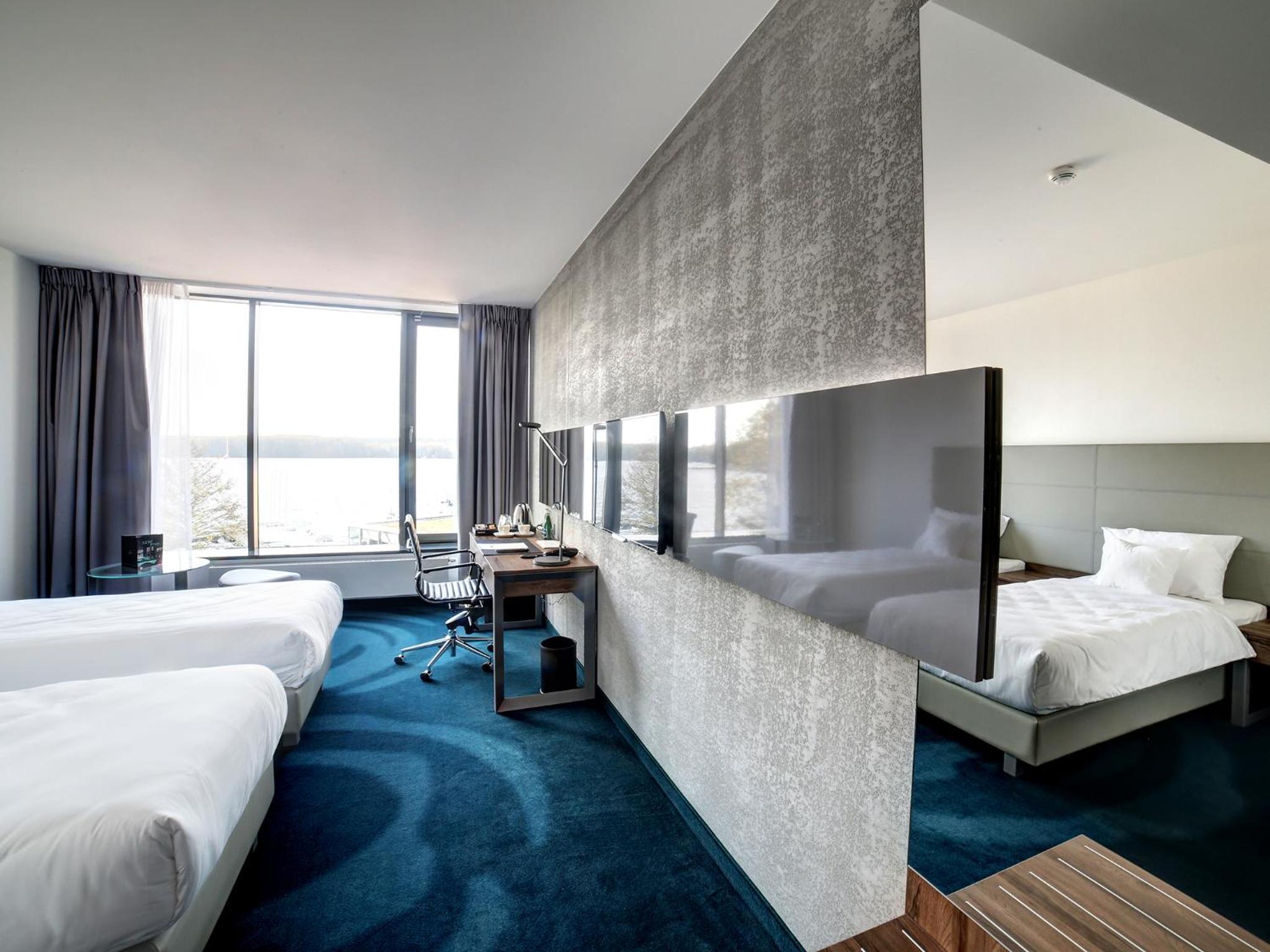 Double or Twin Room with Lake View - Photo 5