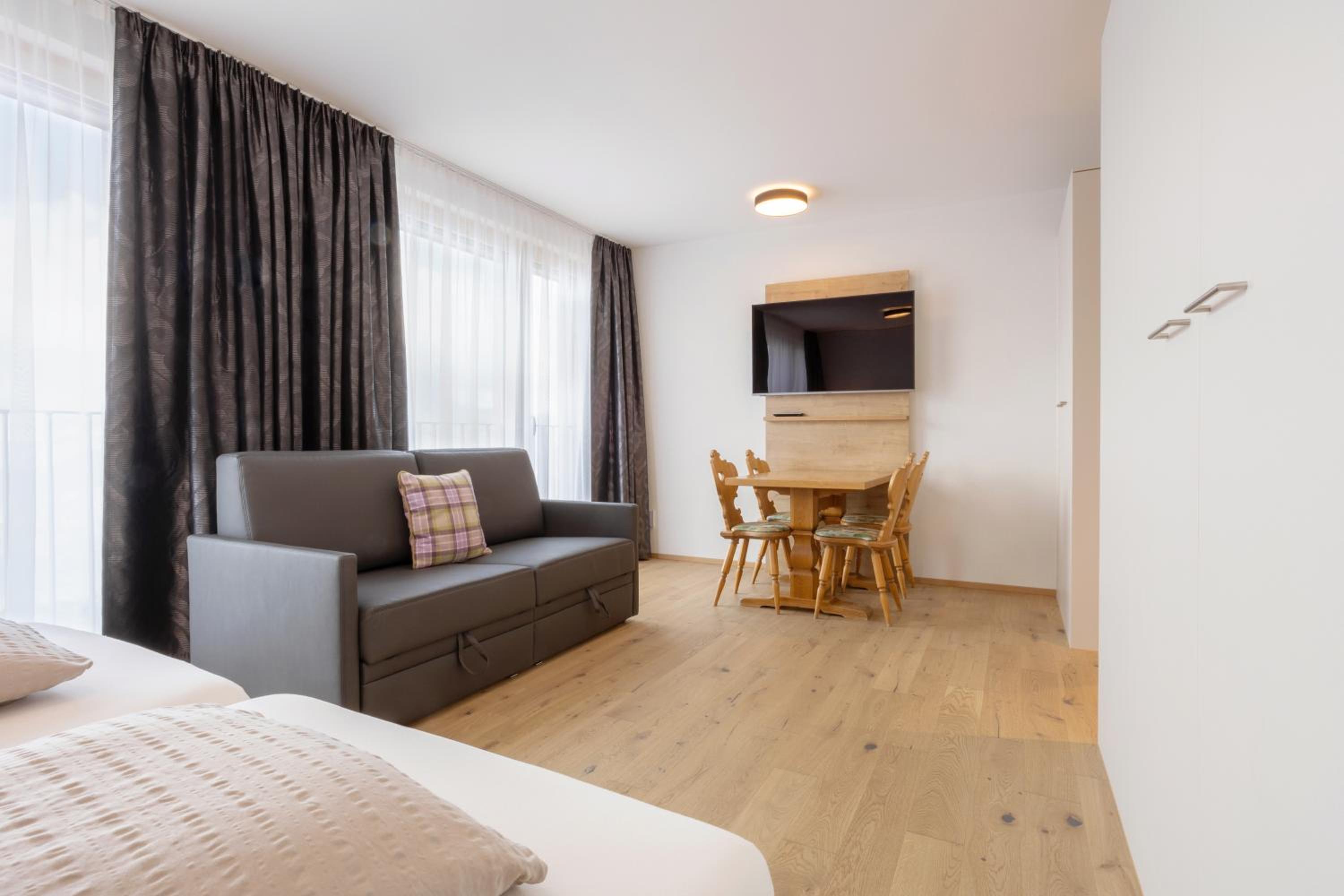 Junior Suite with Mountain View photo 3