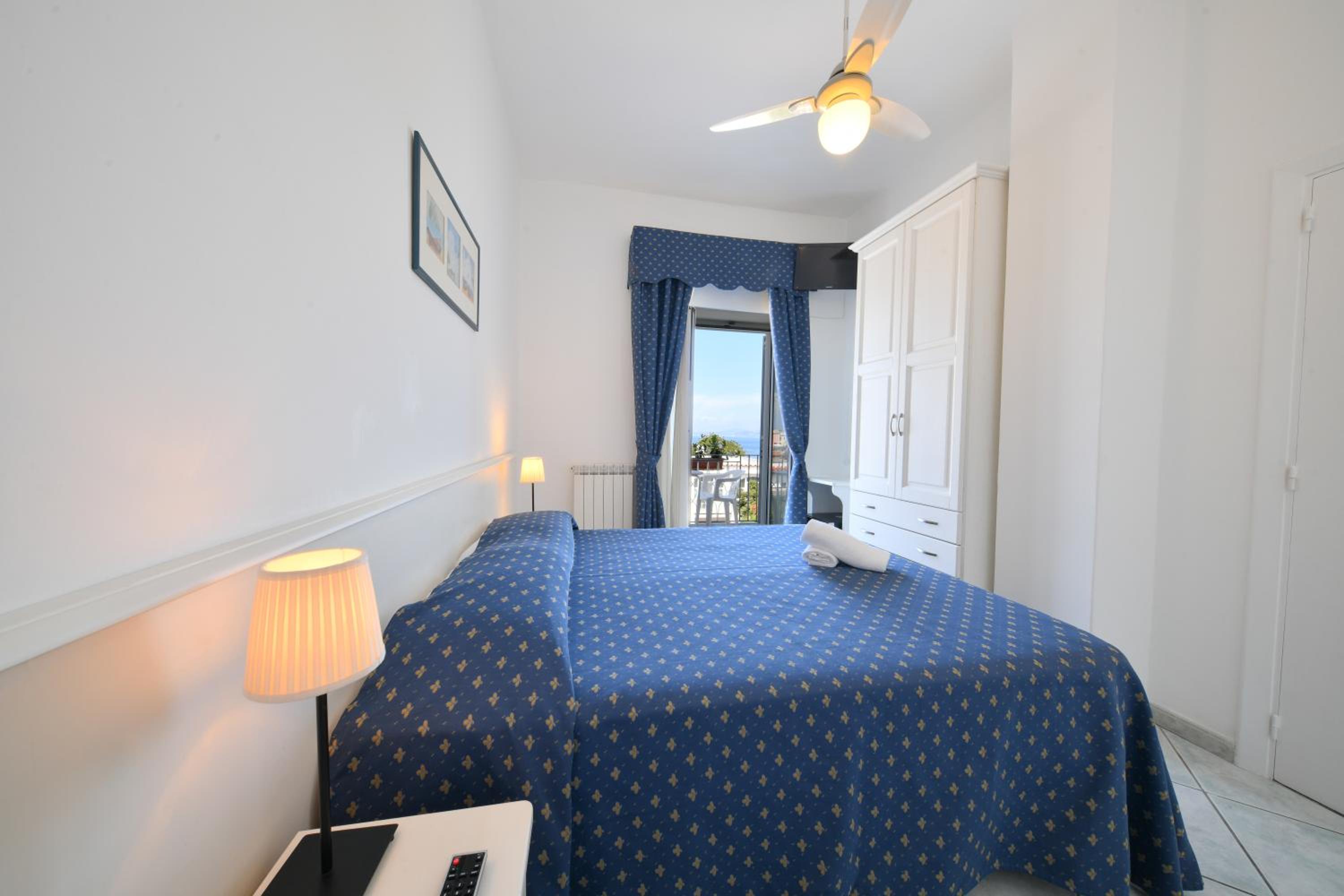 Double Room with Sea View - Photo 1