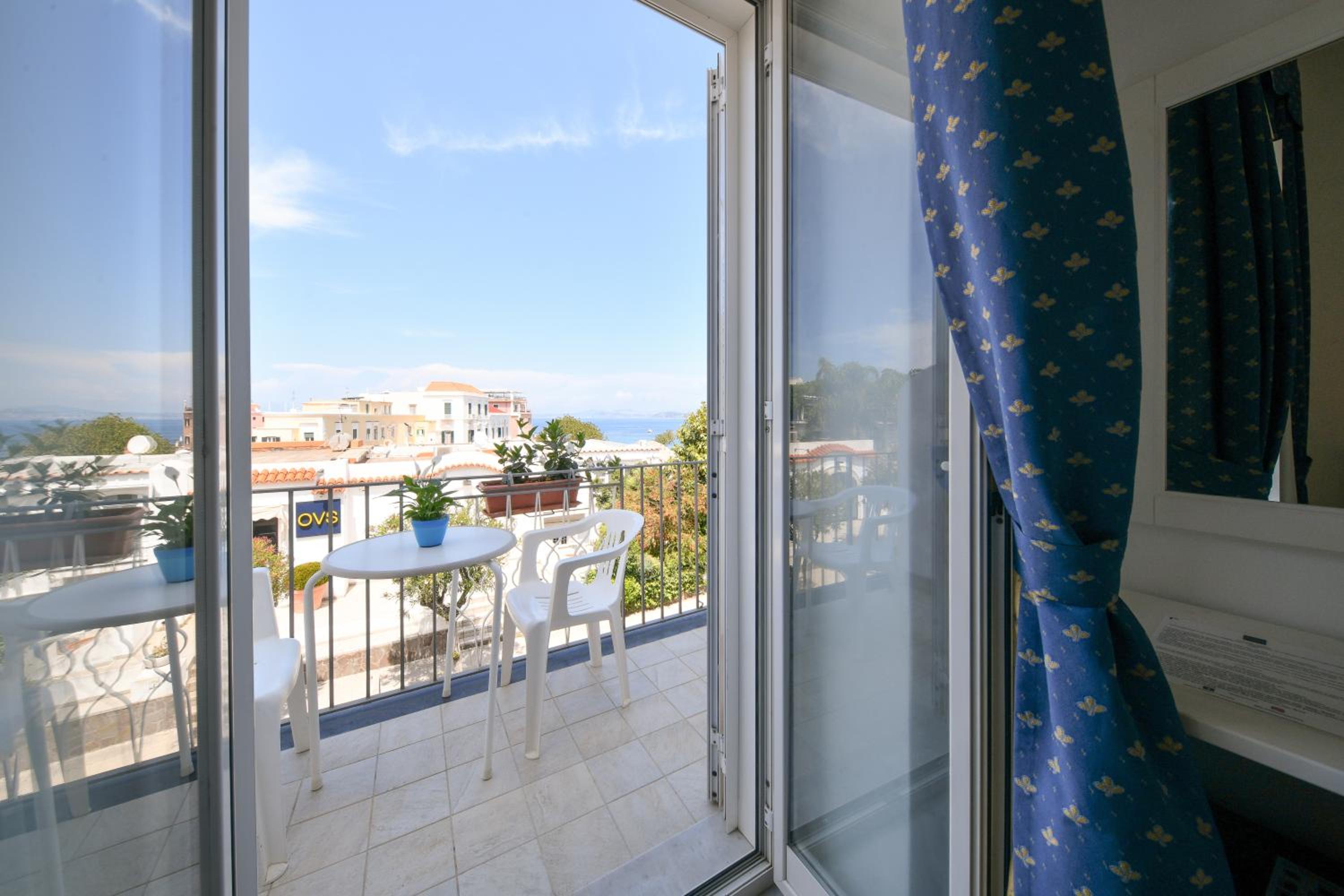 Double Room with Sea View - Photo 5