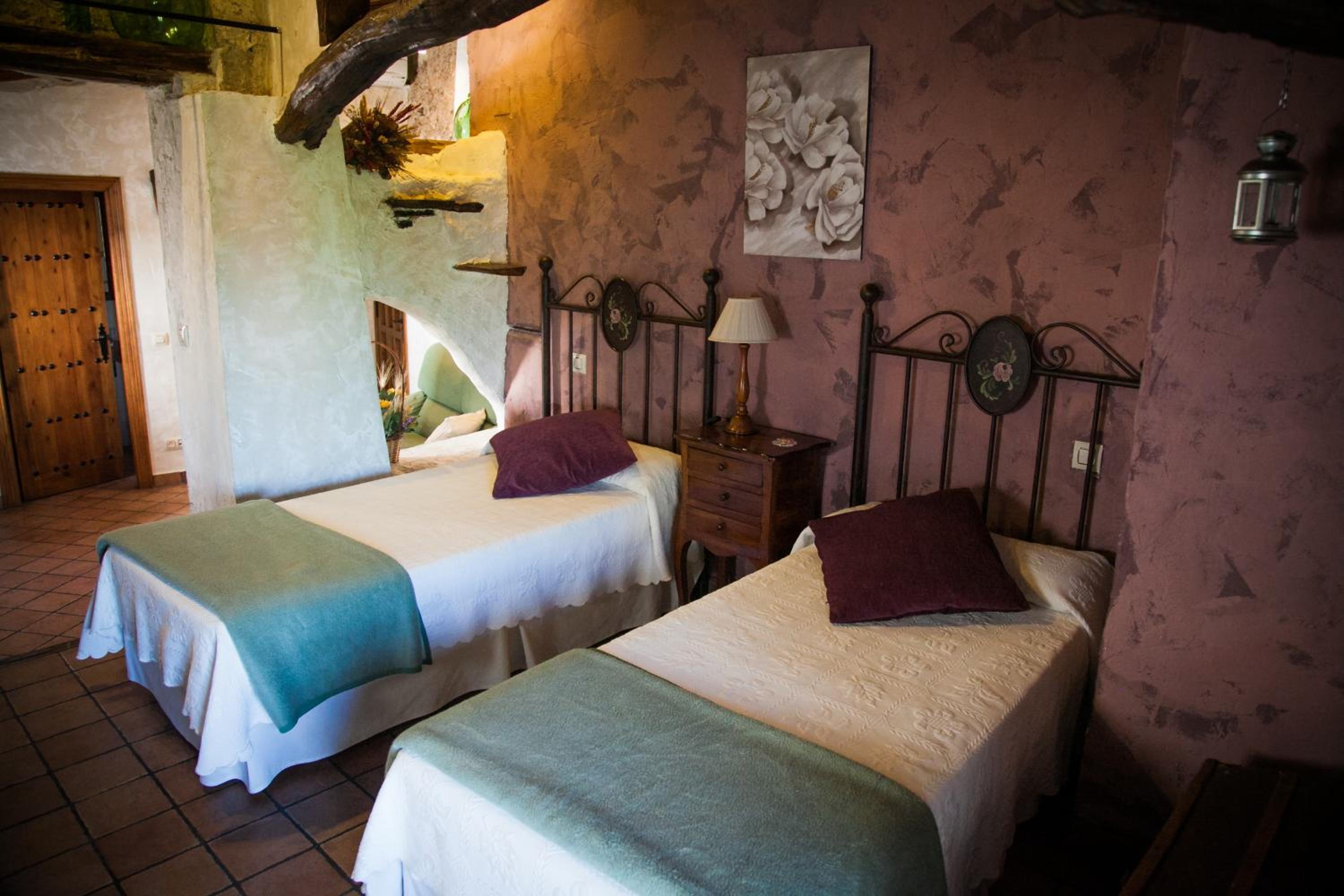 Double or Twin Room with Sitting Area - Photo 1