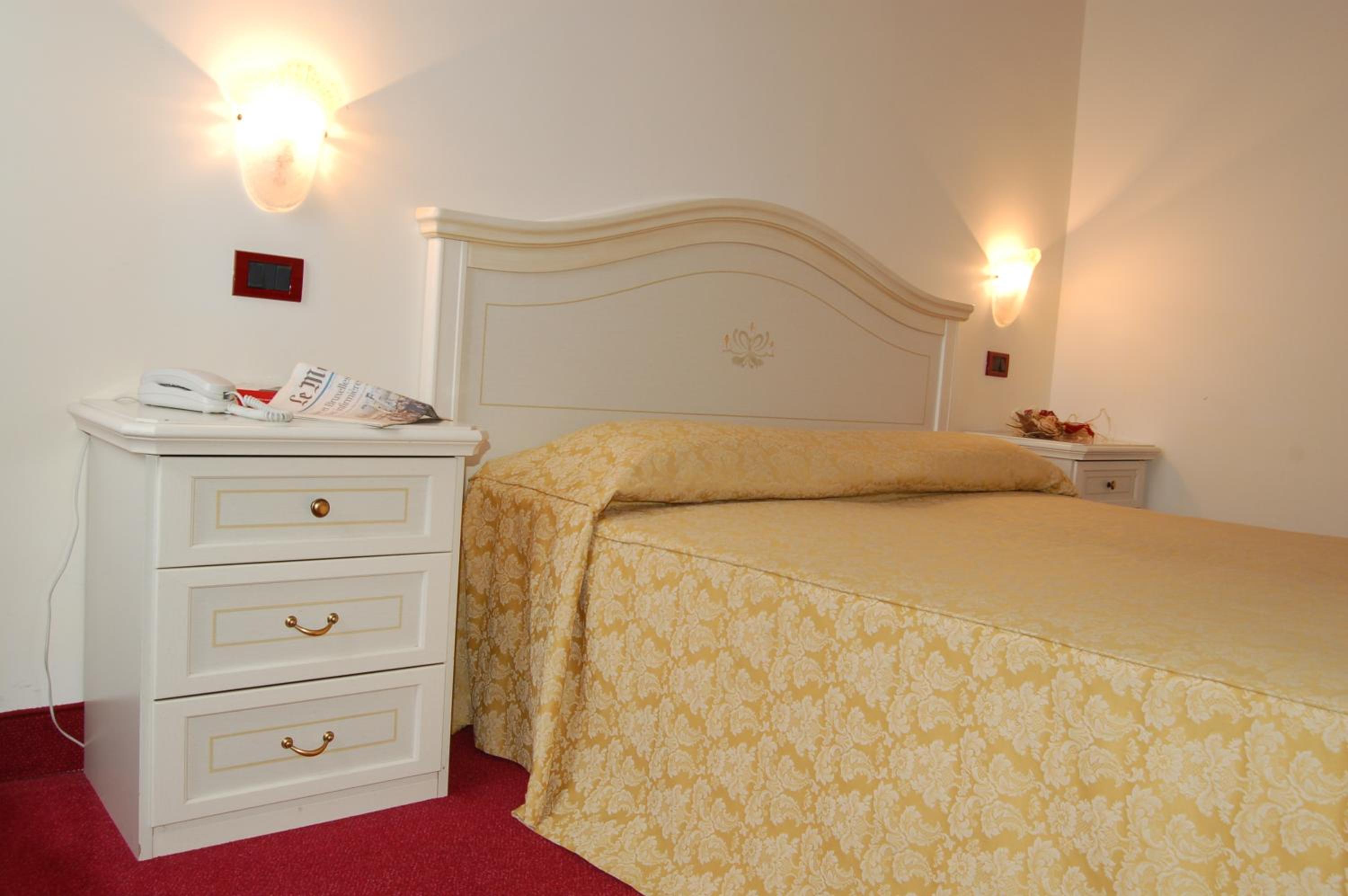Economy Double Room photo 3