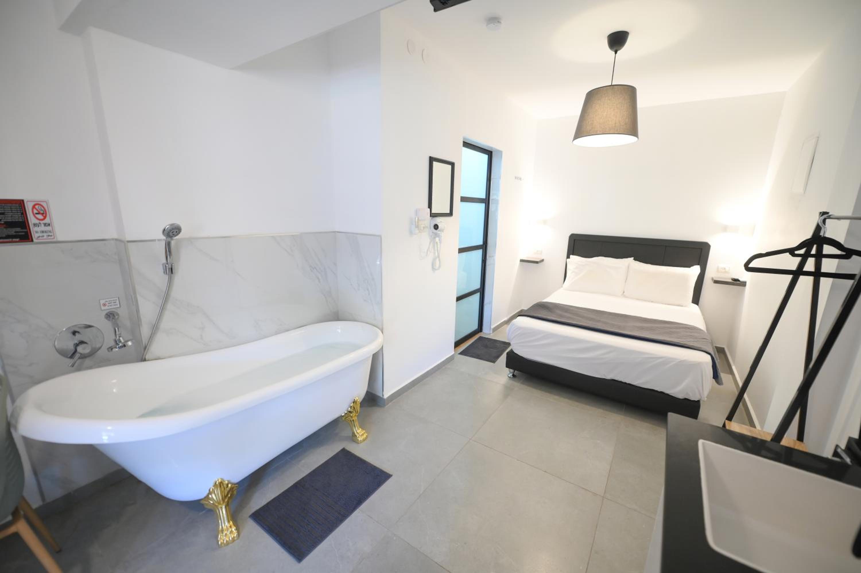 Suite with Spa Bath - Photo 6