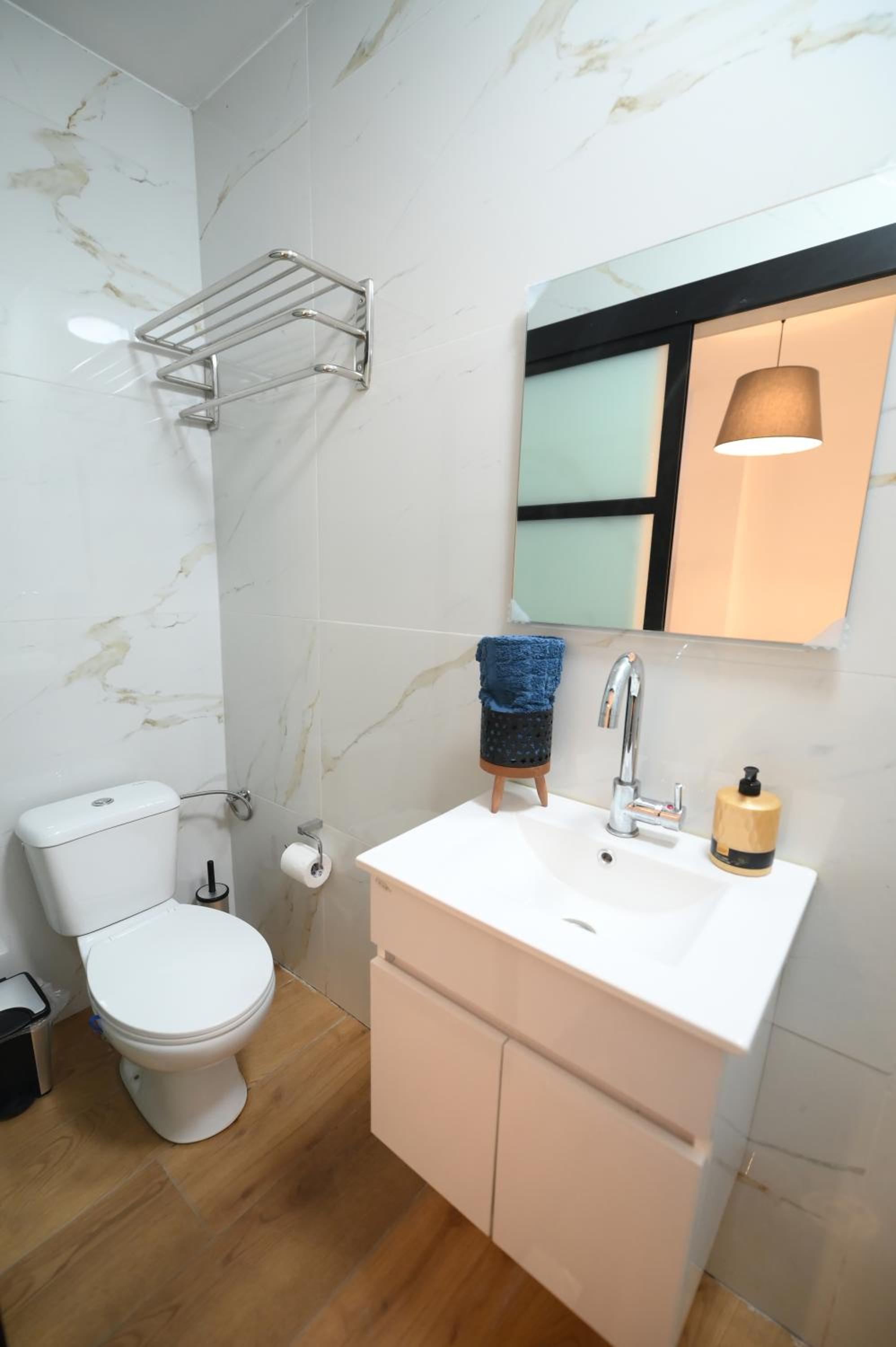 Deluxe Suite with Spa Bath - Photo 21
