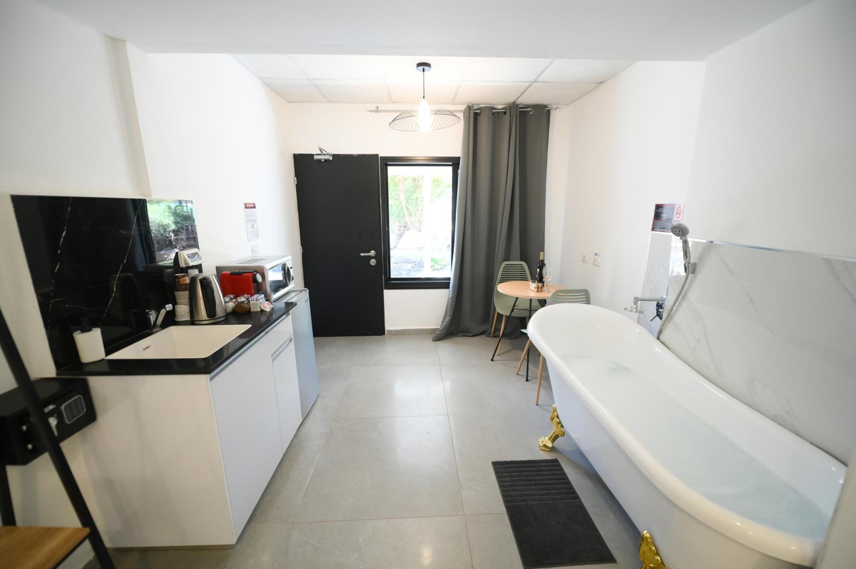 Suite with Spa Bath - Photo 8