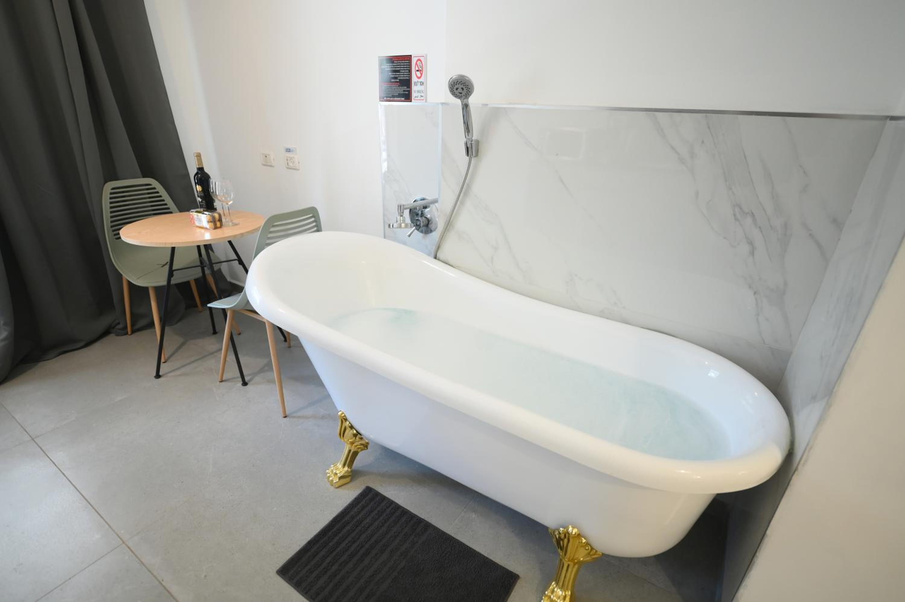 Suite with Spa Bath - Photo 4