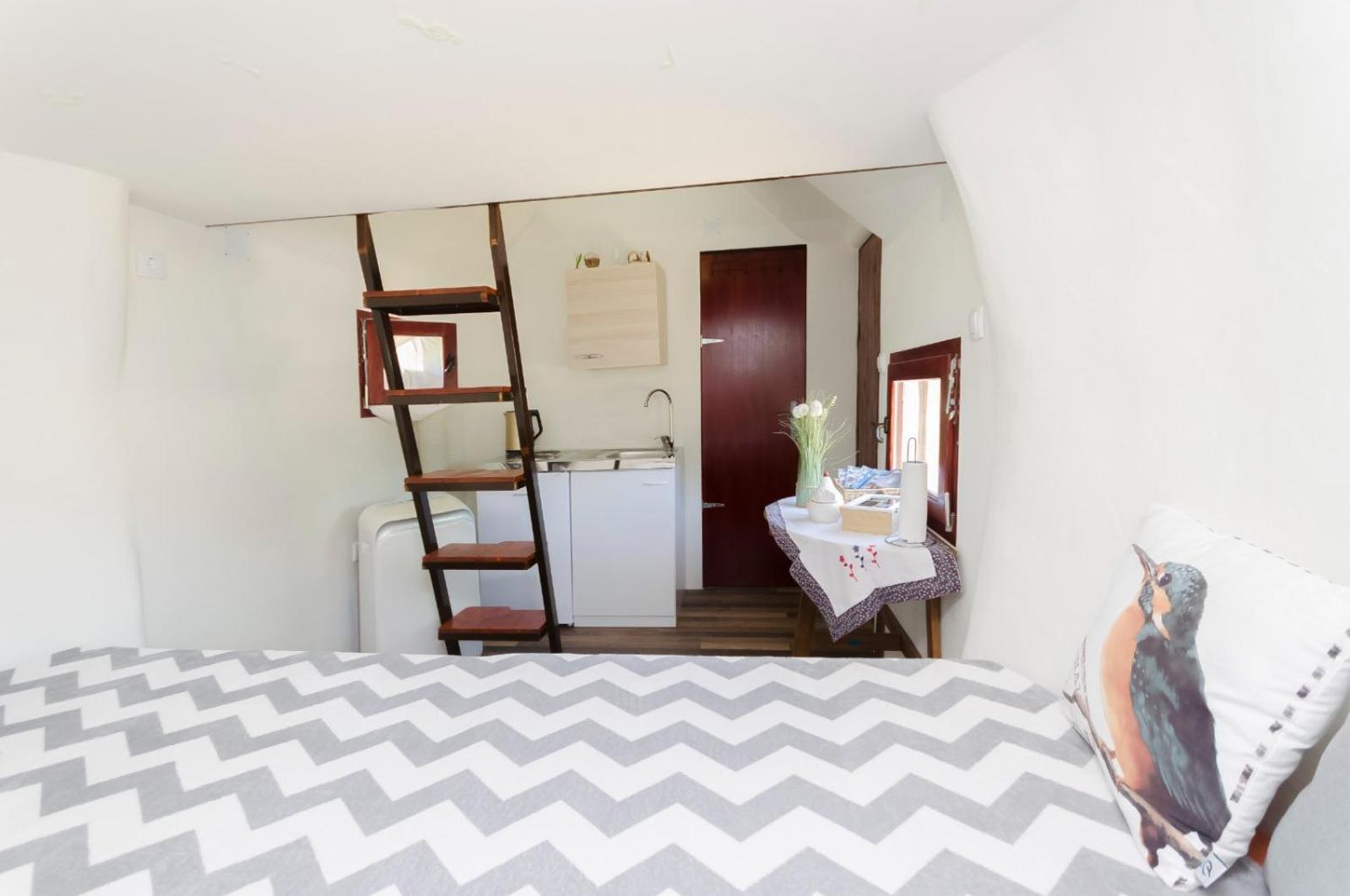 Mobile Home - Photo 9