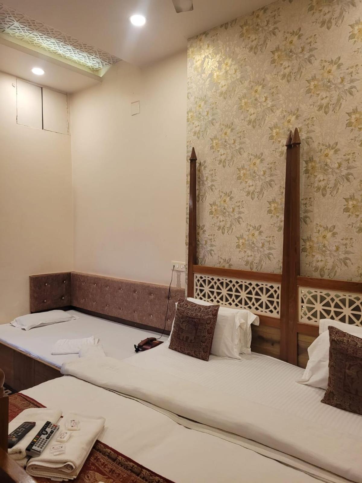 Deluxe Triple Bed Room City View - Photo 25