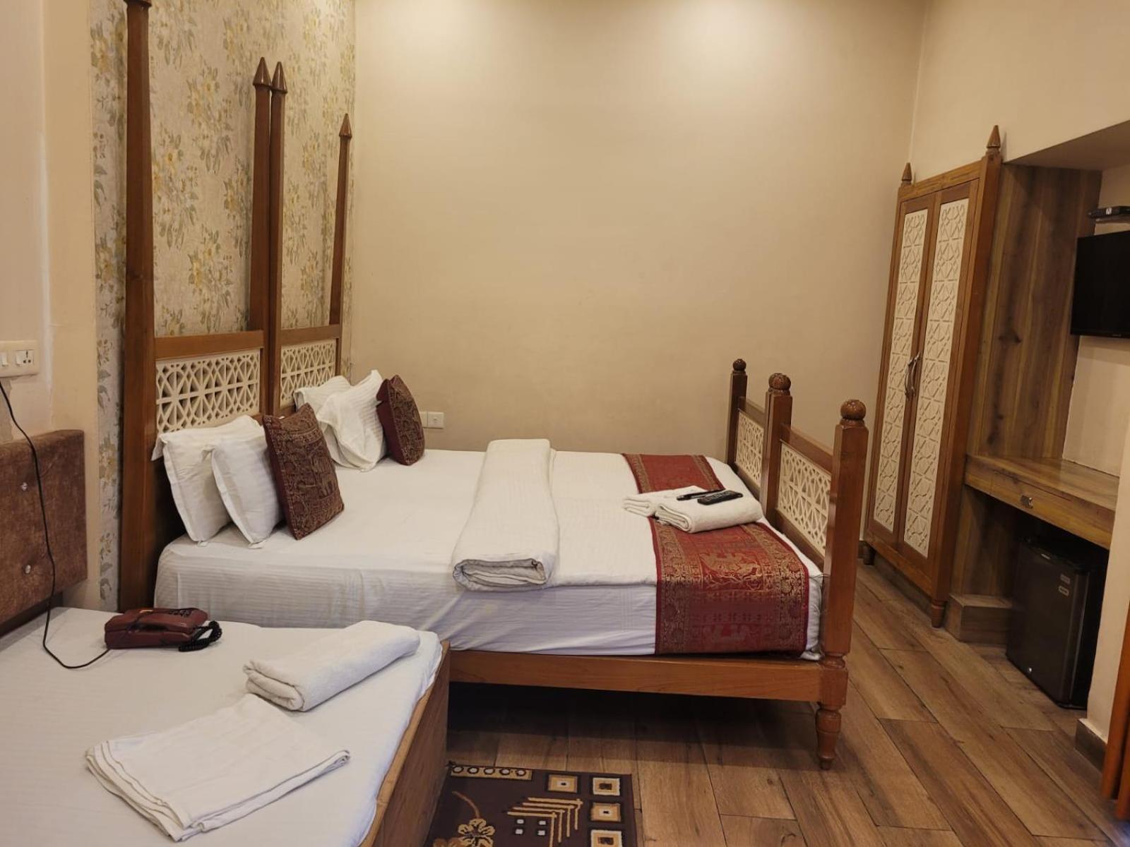 Deluxe Triple Bed Room City View - Photo 16