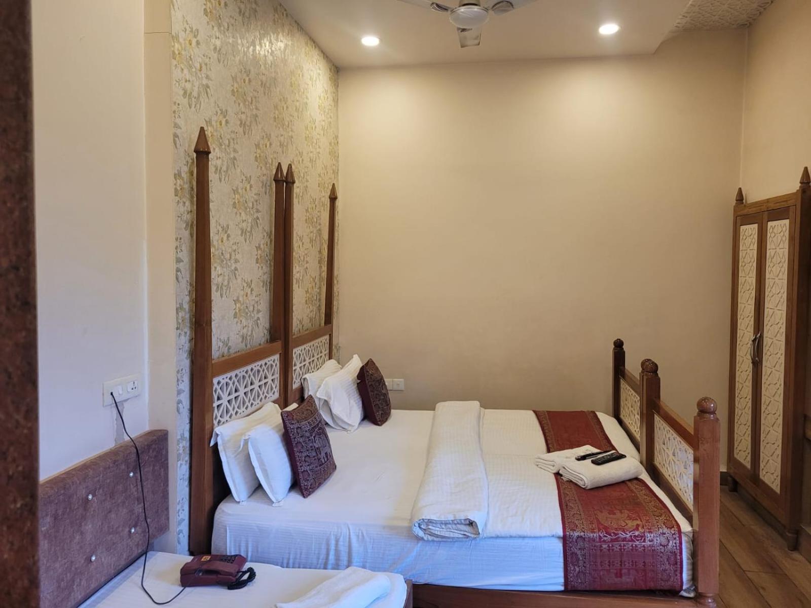 Deluxe Triple Bed Room City View - Photo 14