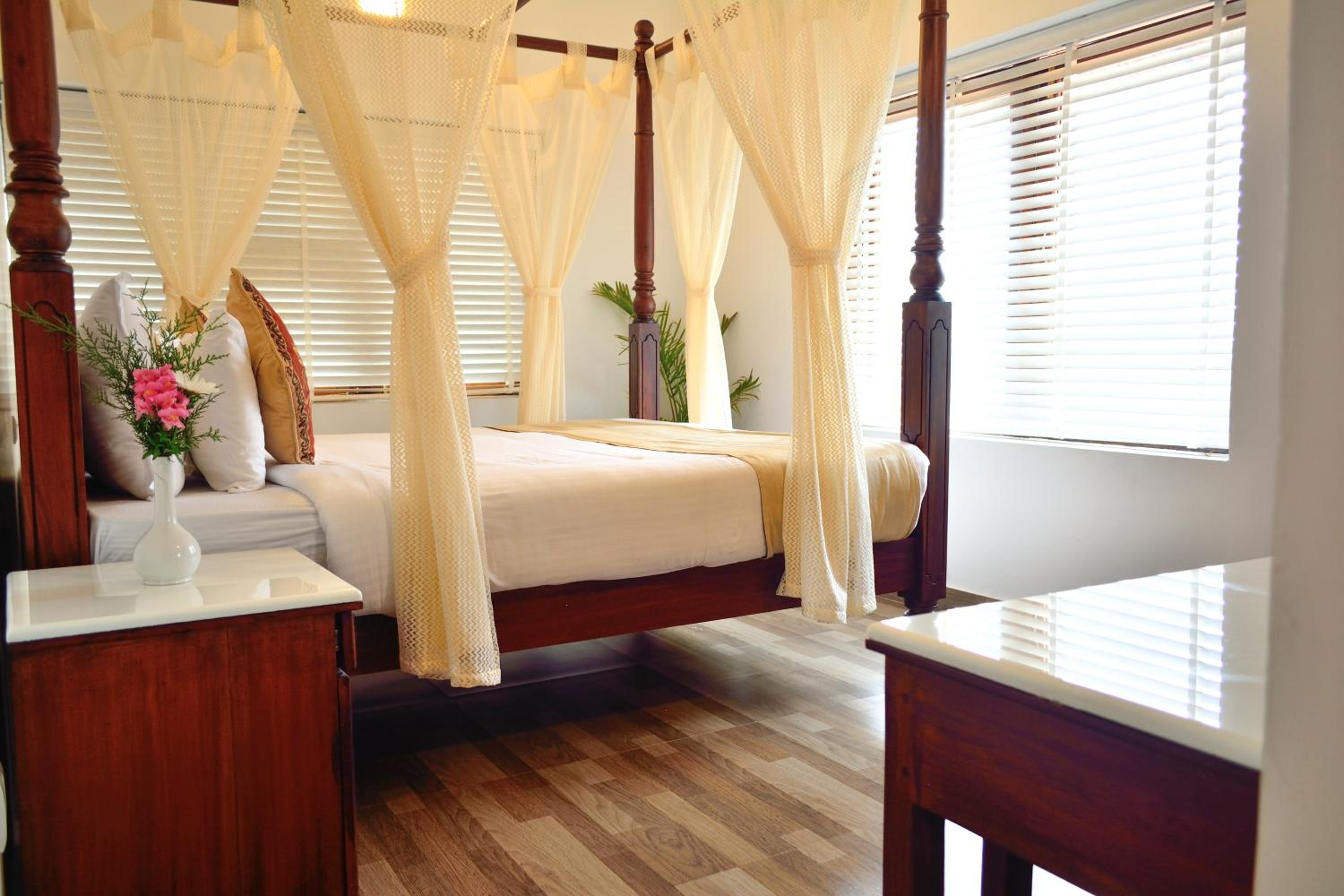 Suite - Photo 1