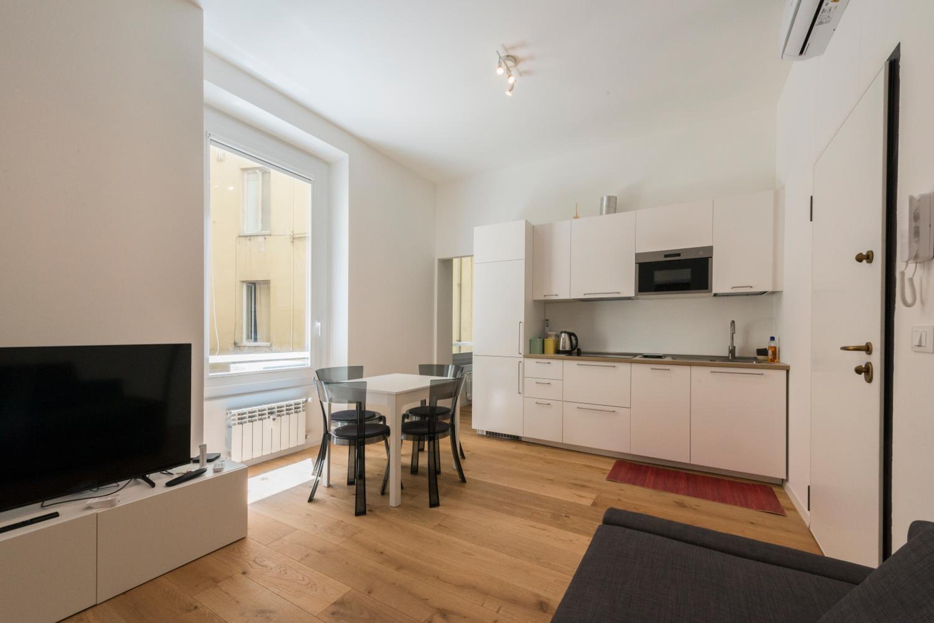One-Bedroom Apartment photo 3