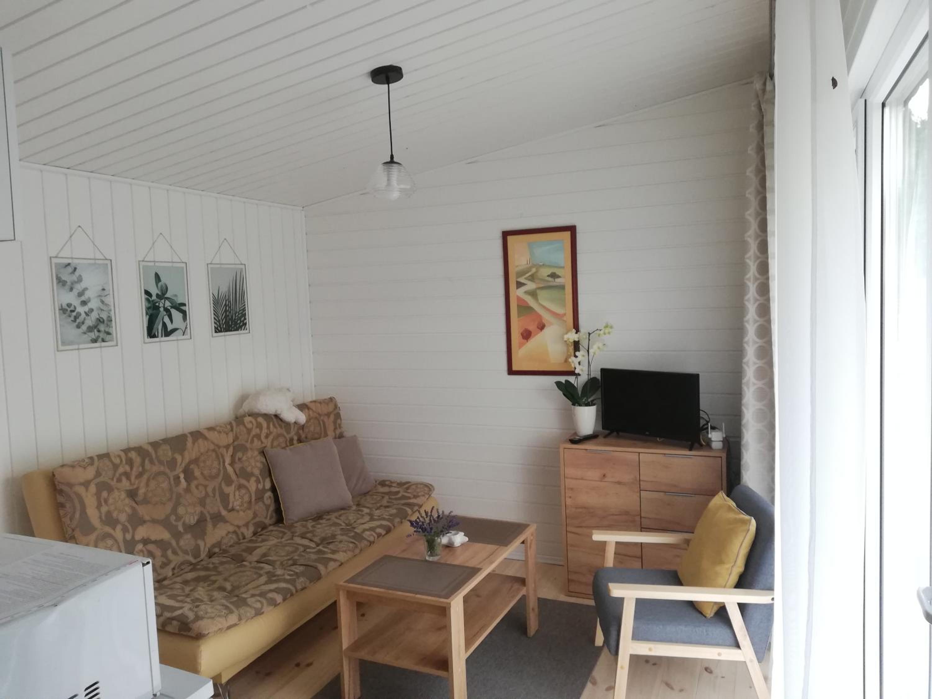 One-Bedroom House - Photo 11