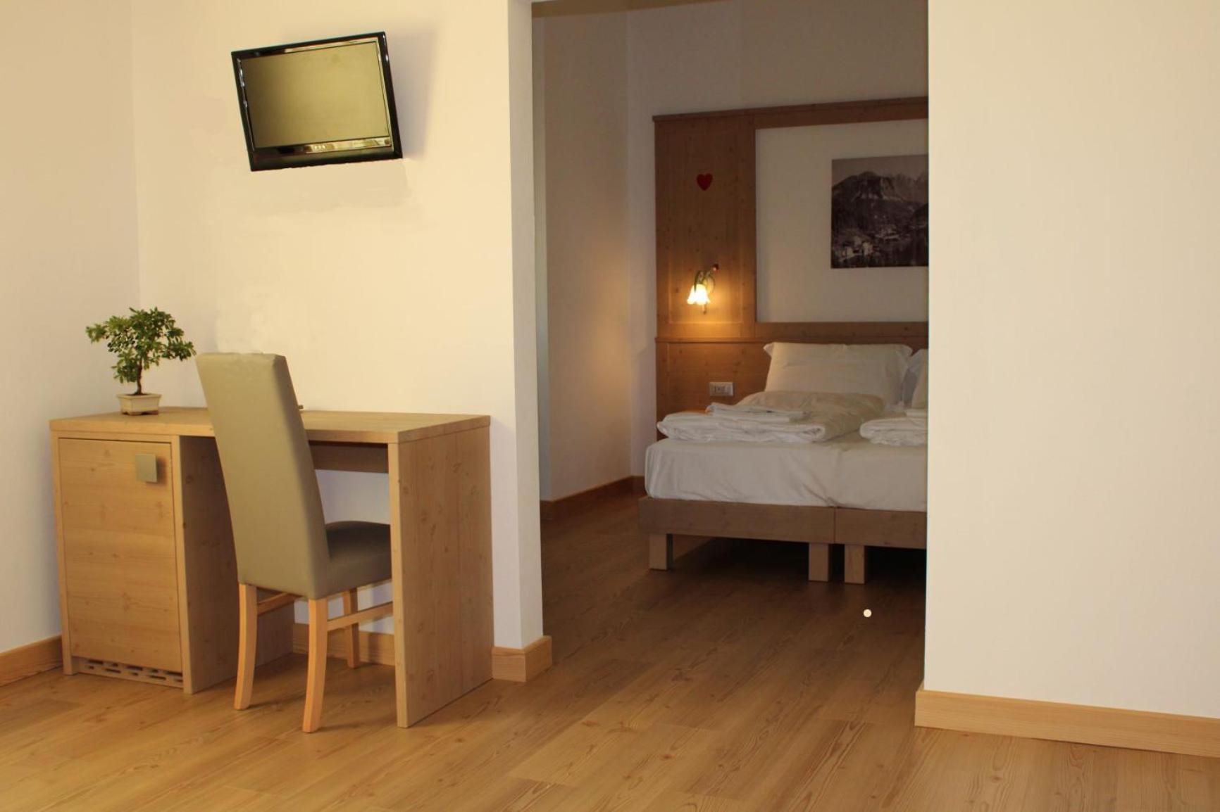 Suite - Photo 1