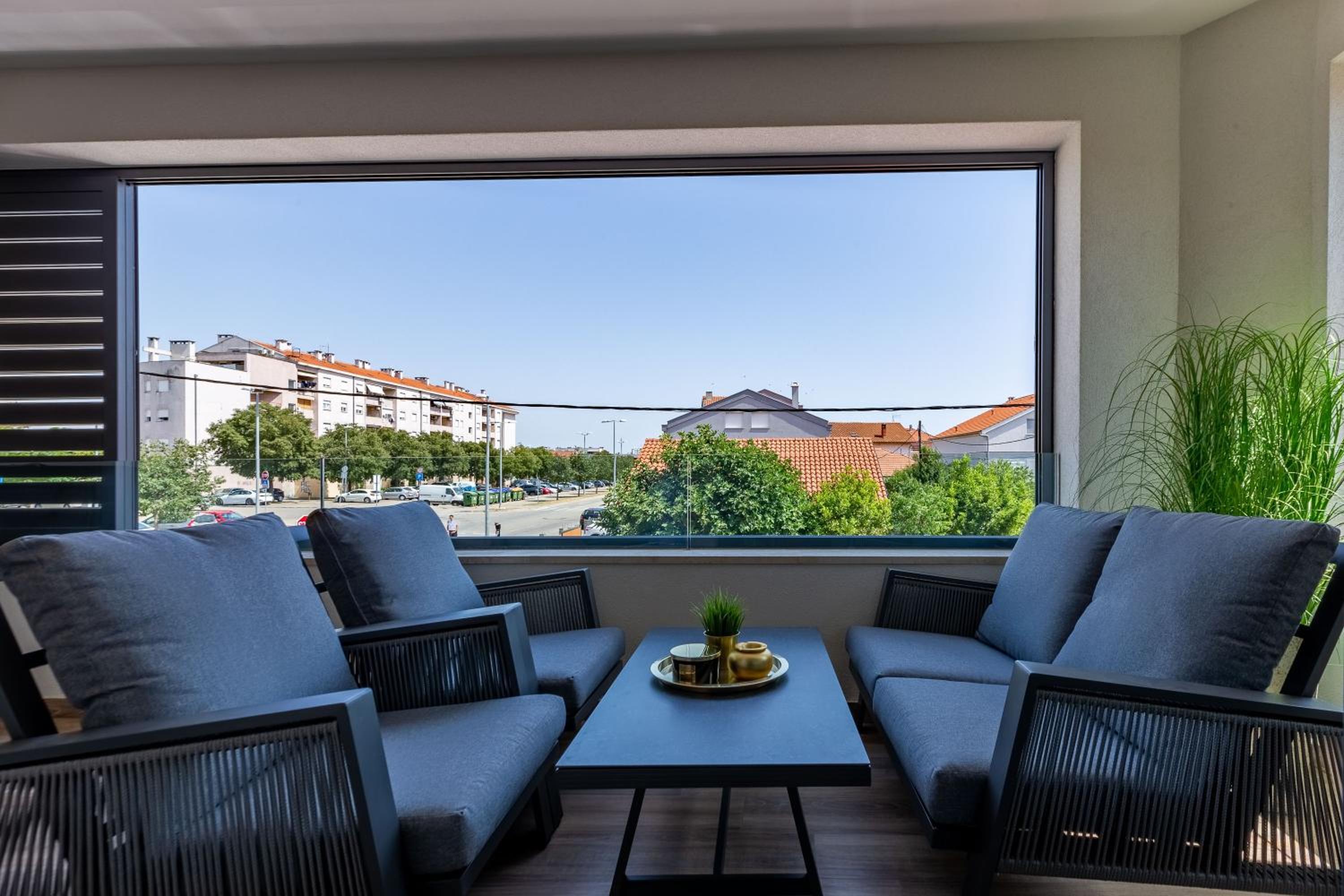 Apartment with Balcony and Private Hot Tub - Photo 35