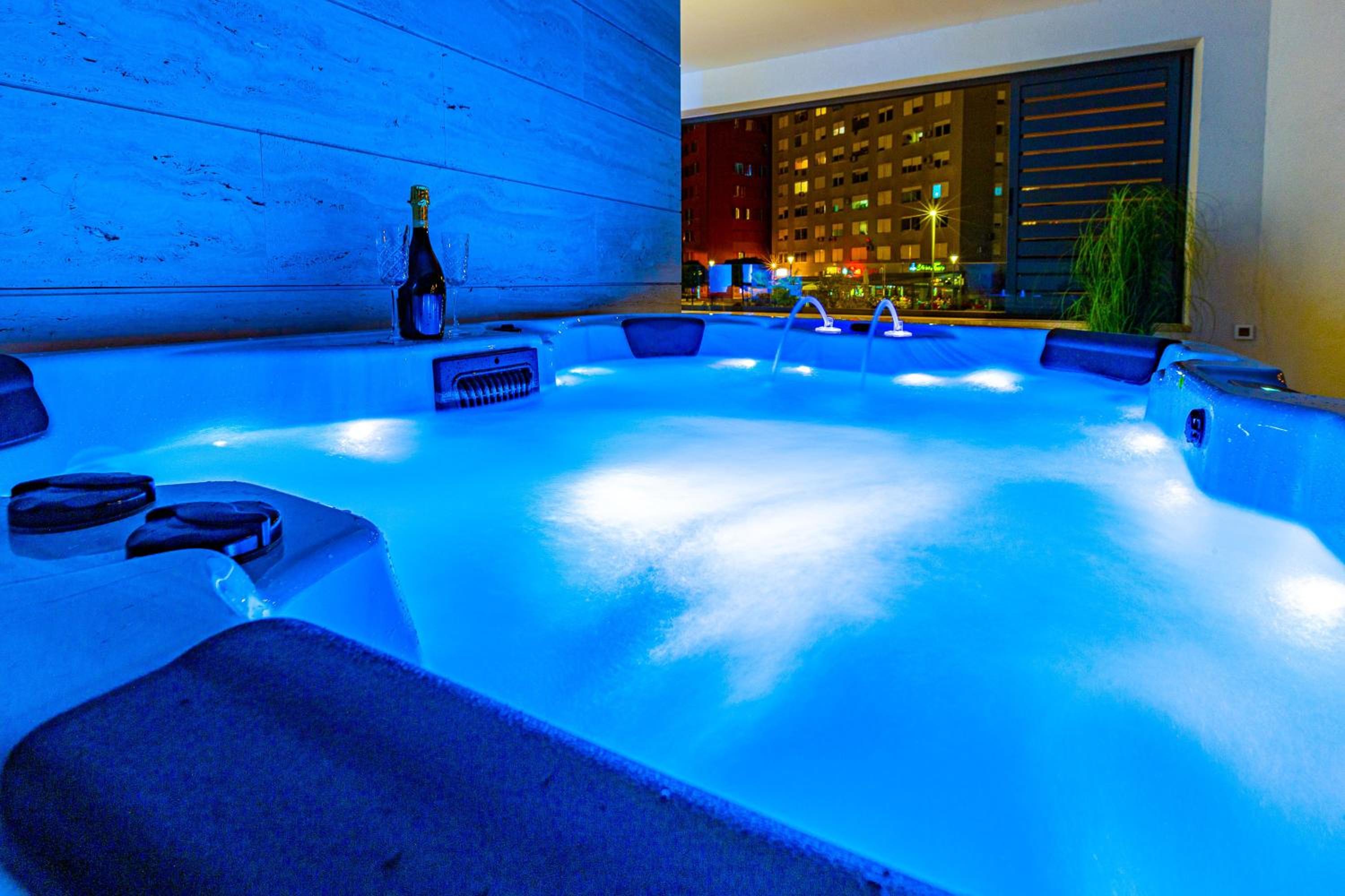 Apartment with Balcony and Private Hot Tub - Photo 14