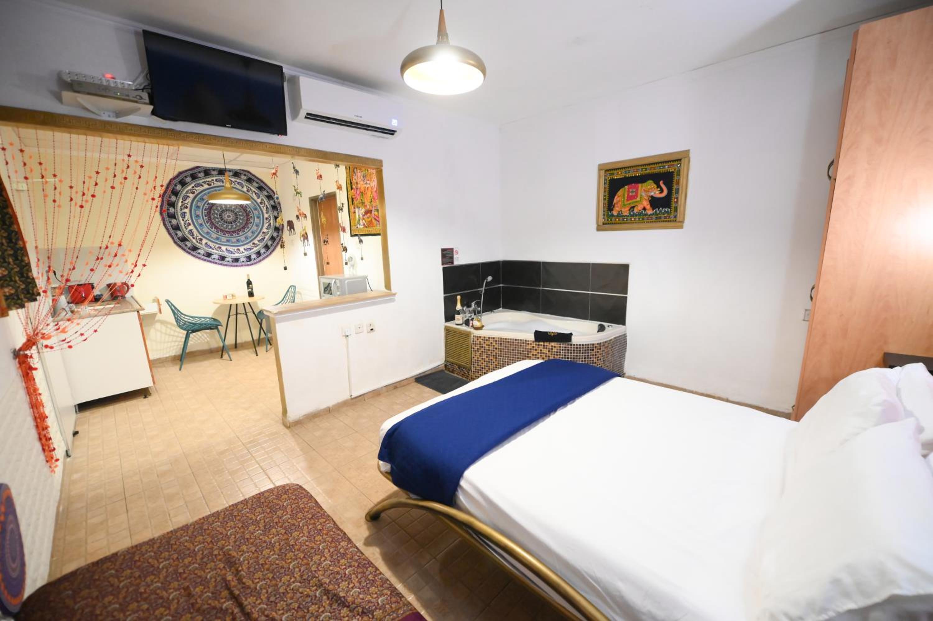 Suite with Spa Bath - Photo 12