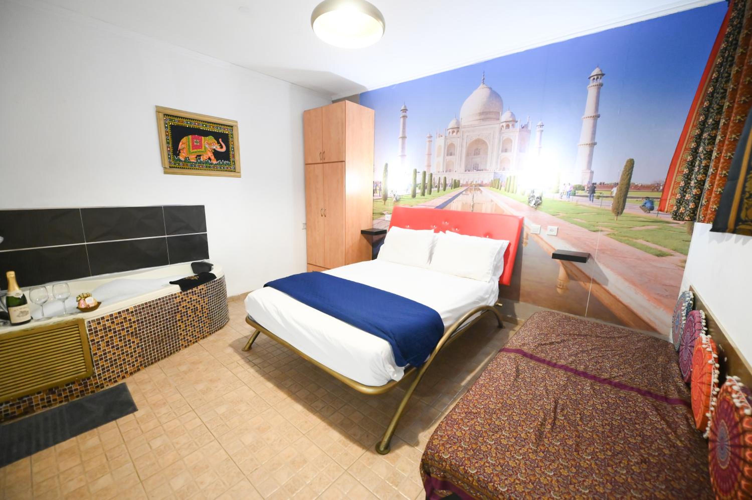 Suite with Spa Bath - Photo 1