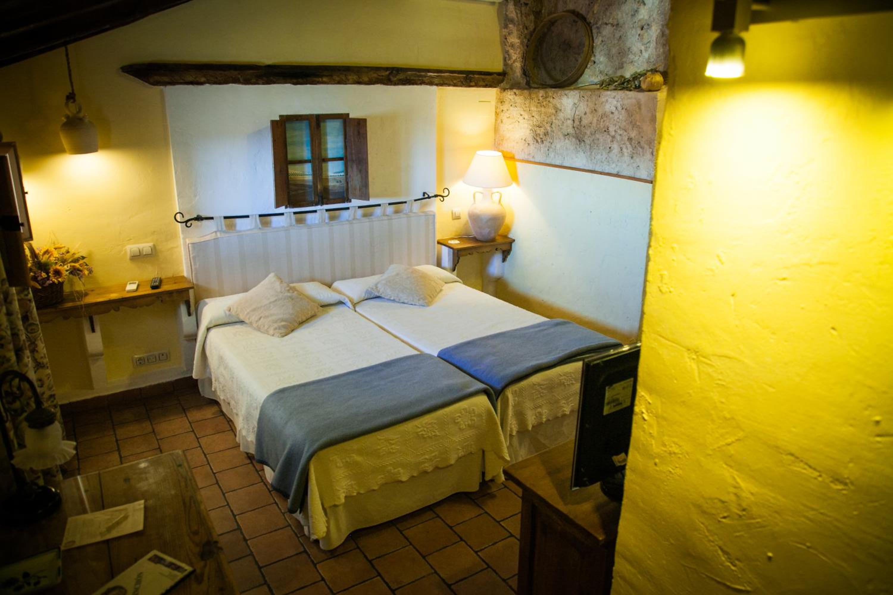 Double or Twin Room - Photo 28