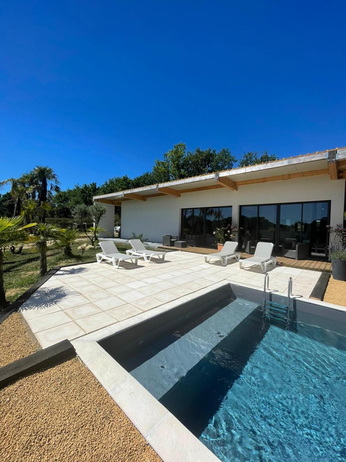 Double Room with Pool View - Photo 7