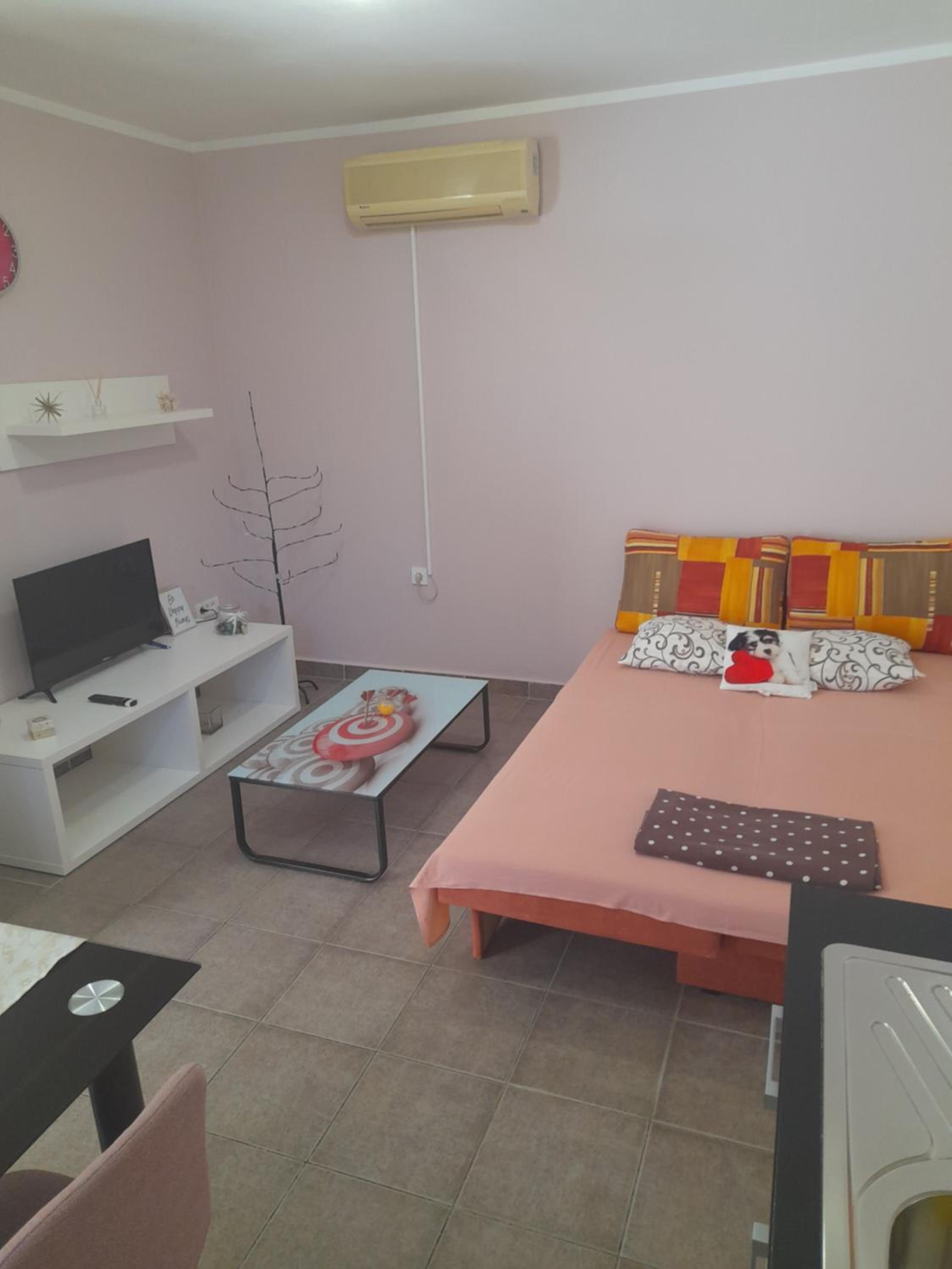 One-Bedroom Apartment - Photo 1