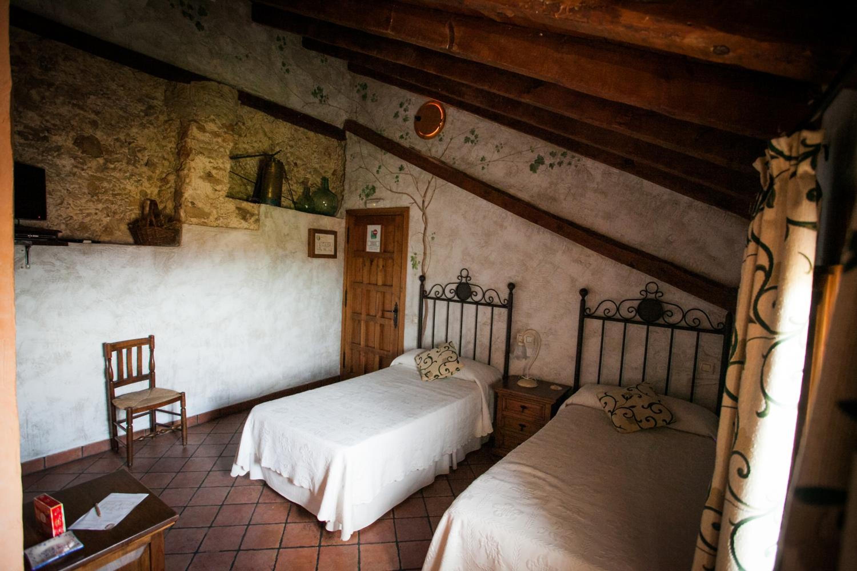 Double or Twin Room - Photo 30