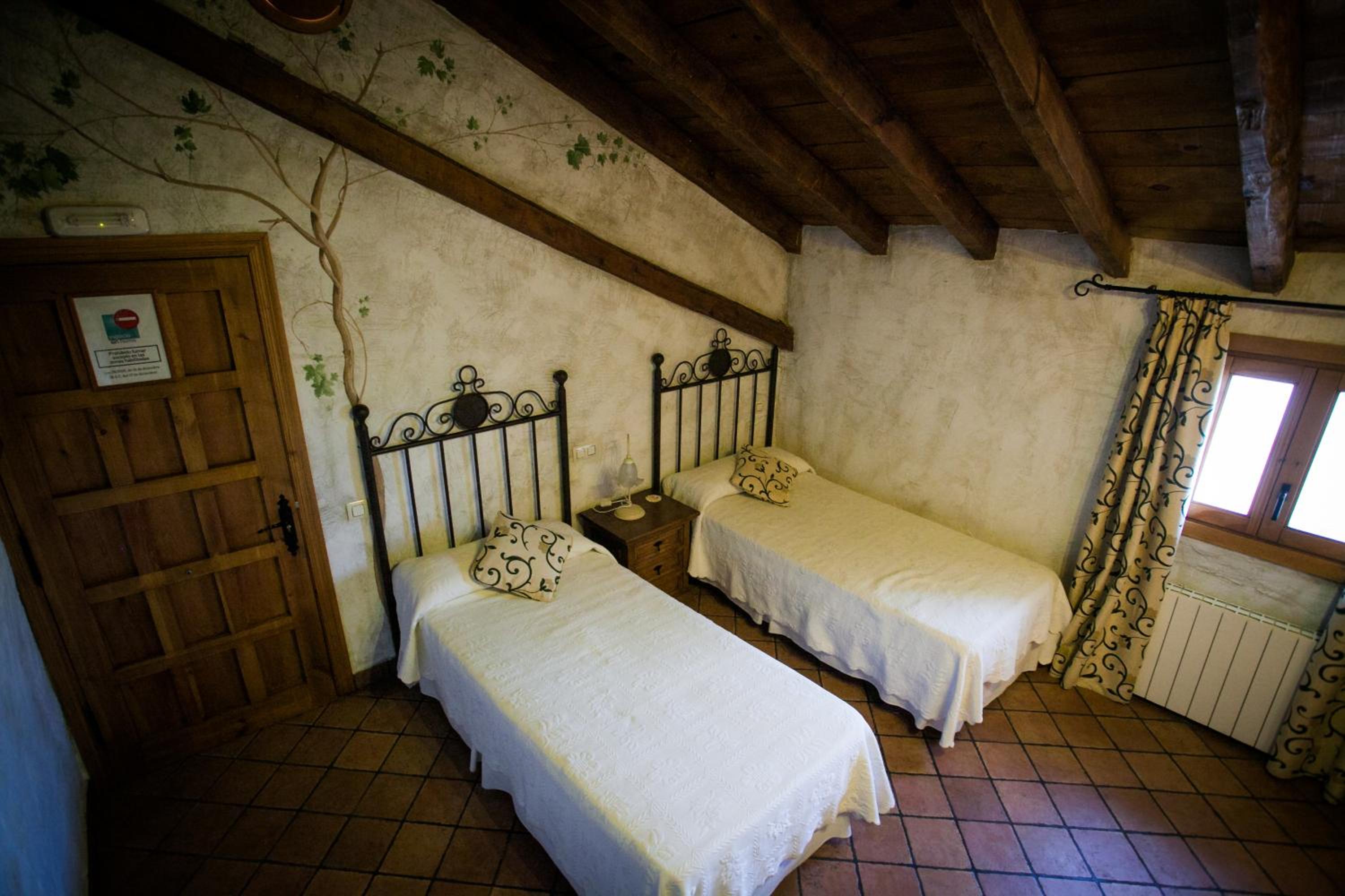 Double or Twin Room - Photo 3