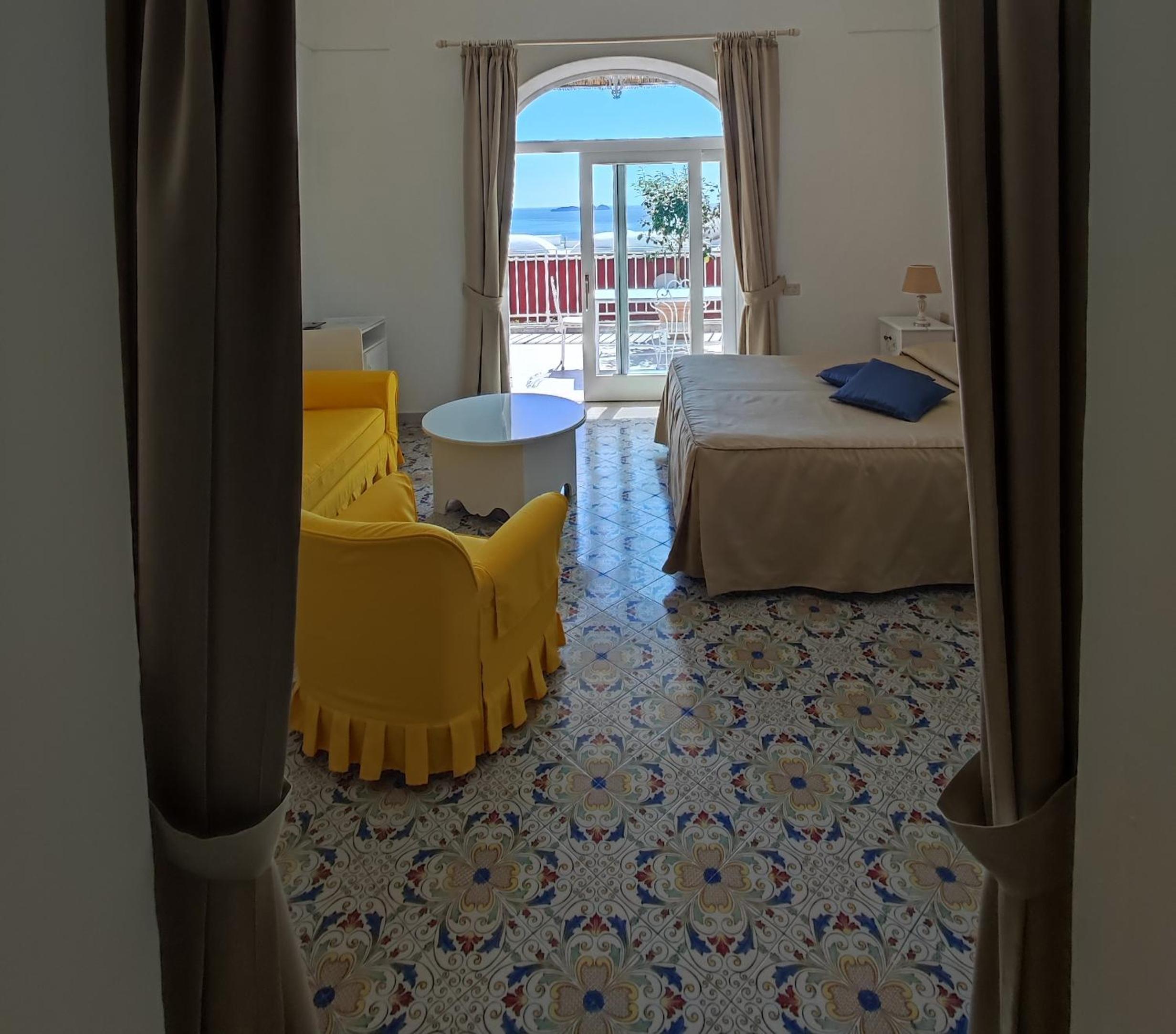 Standard Double or Twin Room with Sea View photo 1