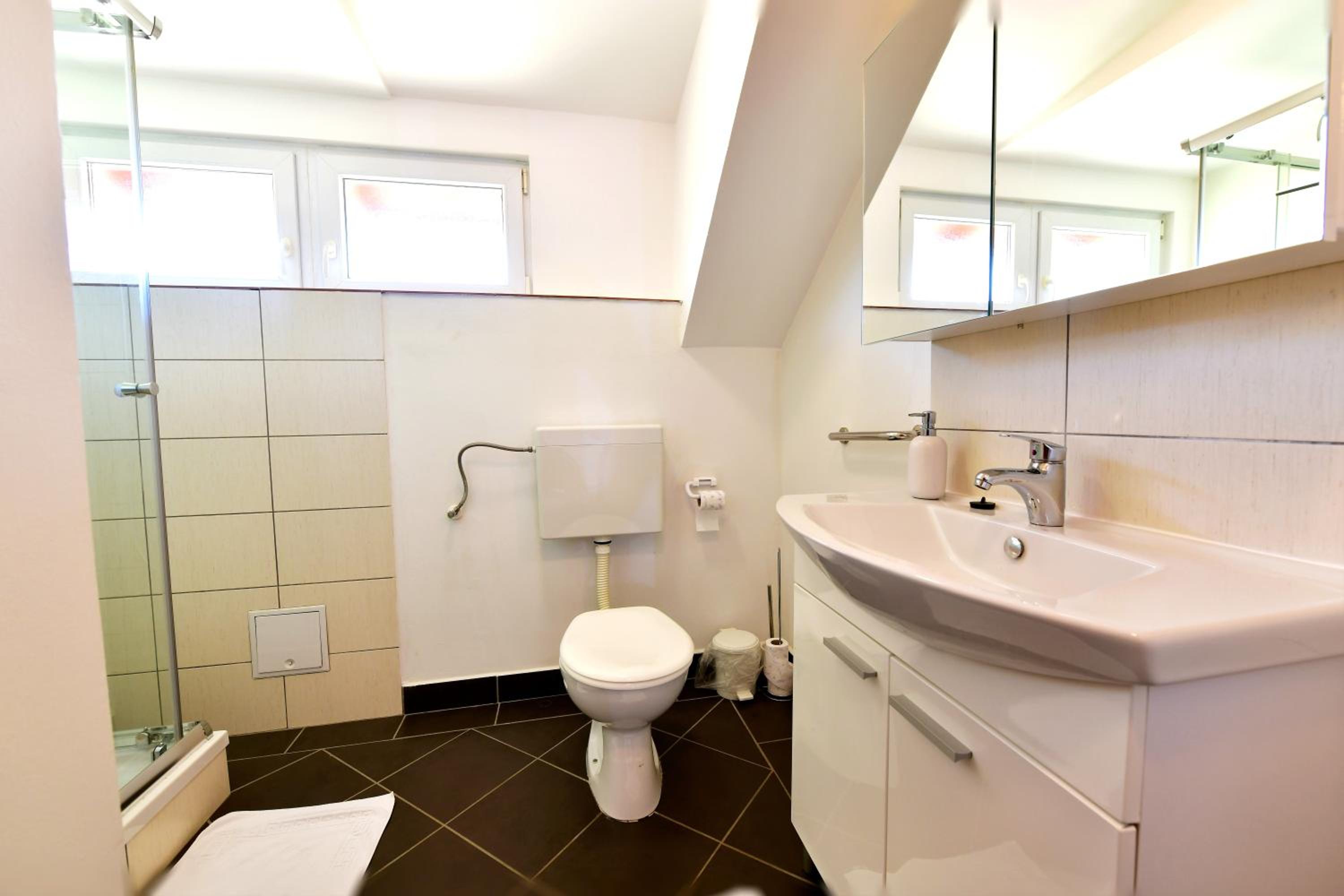 Apartment with Balcony - Photo 8
