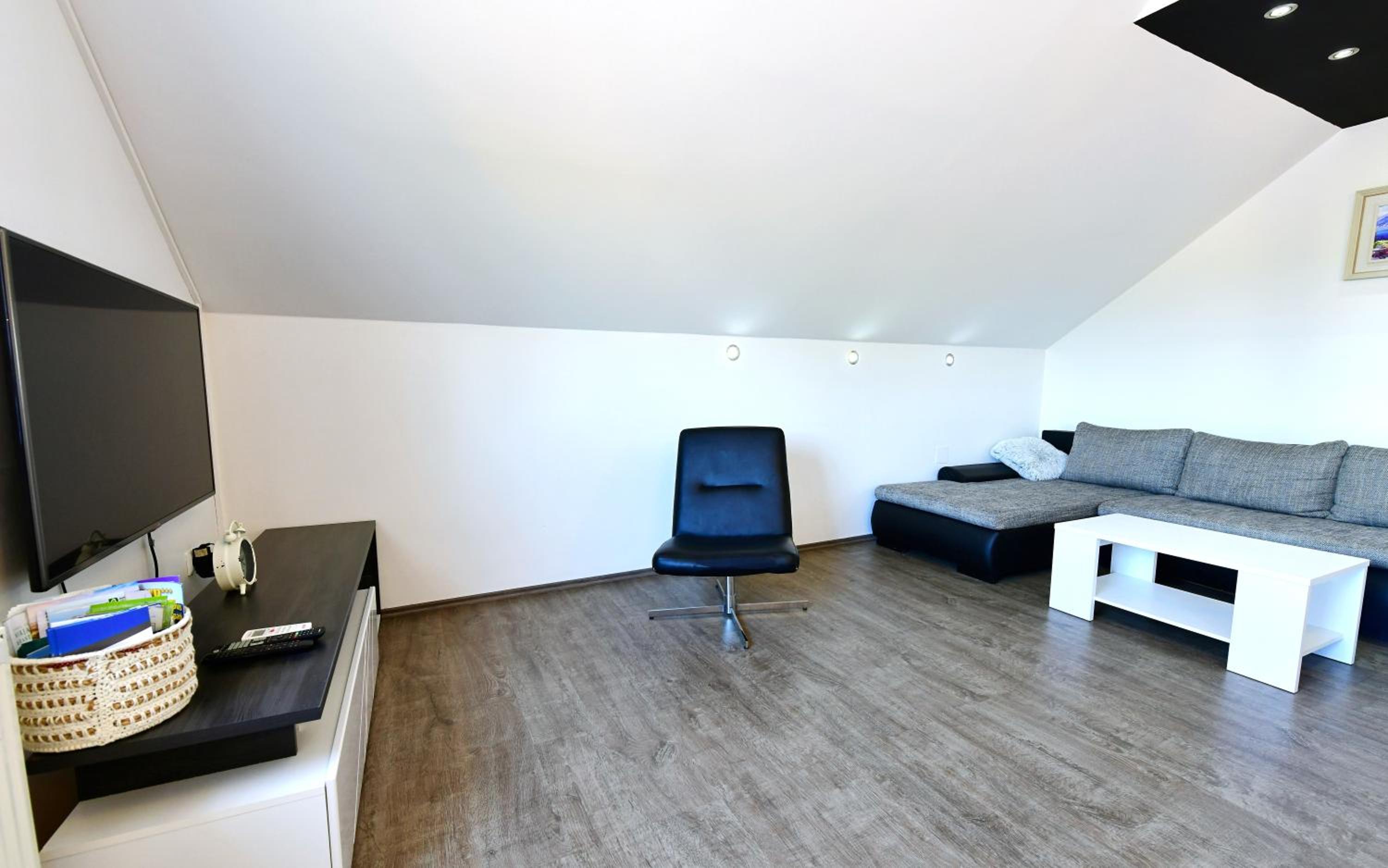 Apartment with Balcony - Photo 19
