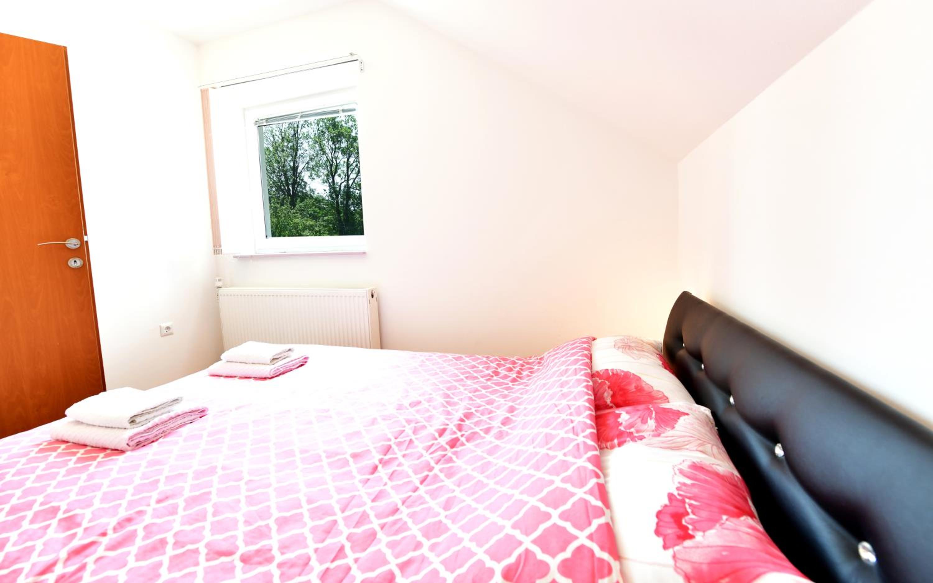 Apartment with Balcony - Photo 22