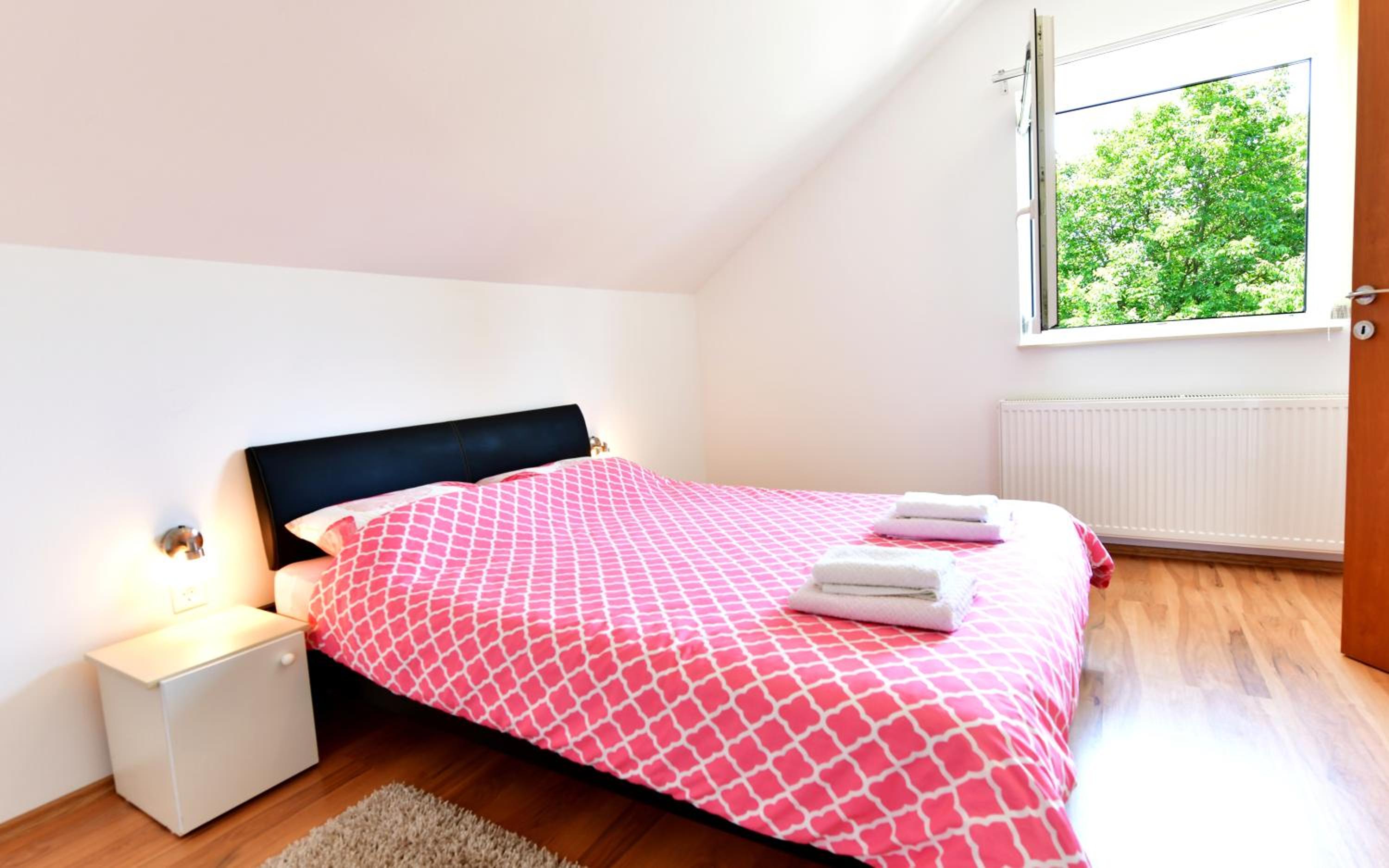 Apartment with Balcony - Photo 23