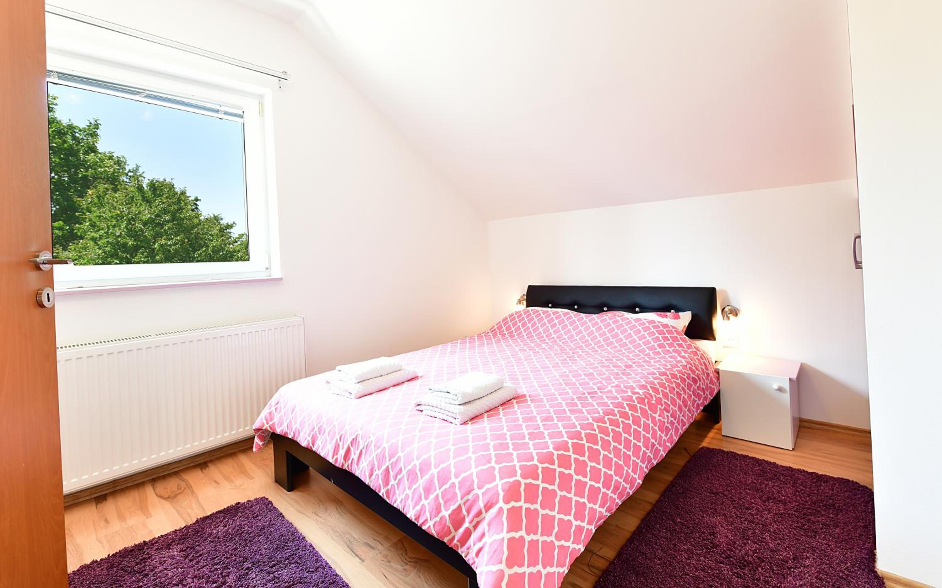 Apartment with Balcony - Photo 32