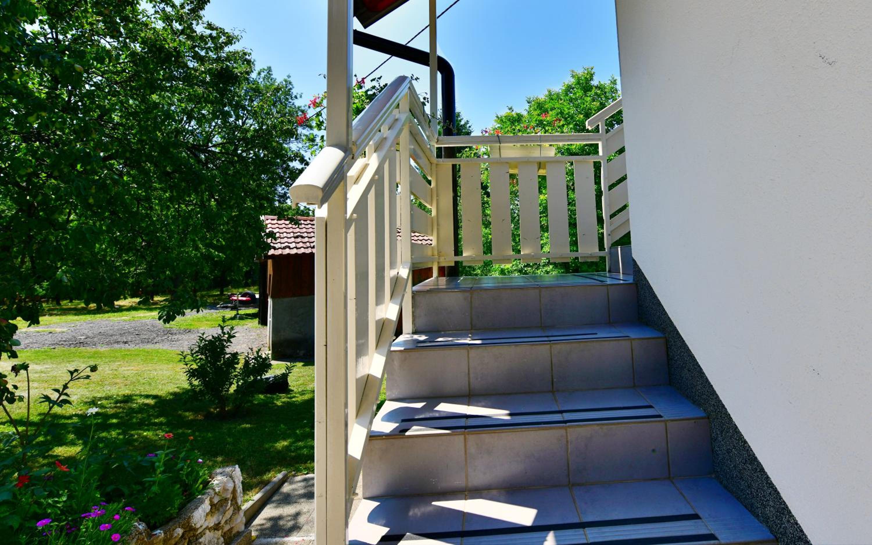 Apartment with Balcony - Photo 15